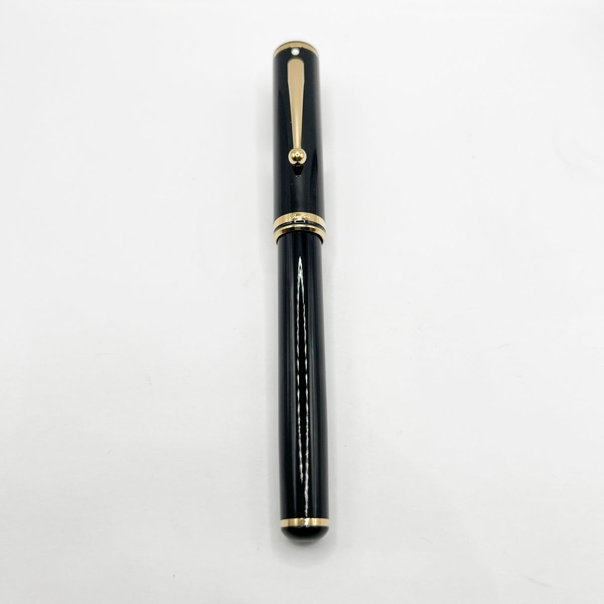 Sheaffer Connaisseur Black Fountain Pen - Fine 18kt Gold  Nib