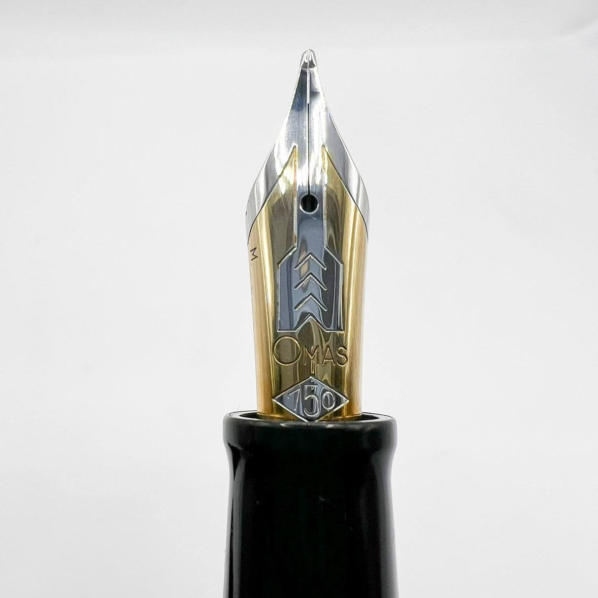 OMAS  Senior Paragon Extra - Large Facetted Black Fountain Pen - Semi-Flexible Medium 18kt Gold Nib