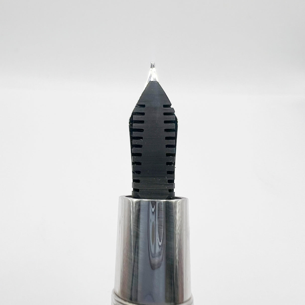 OMAS  Krug Limited Edition Oak Wood & Sterling Silver Fountain Pen - Medium 18kt Gold Nib