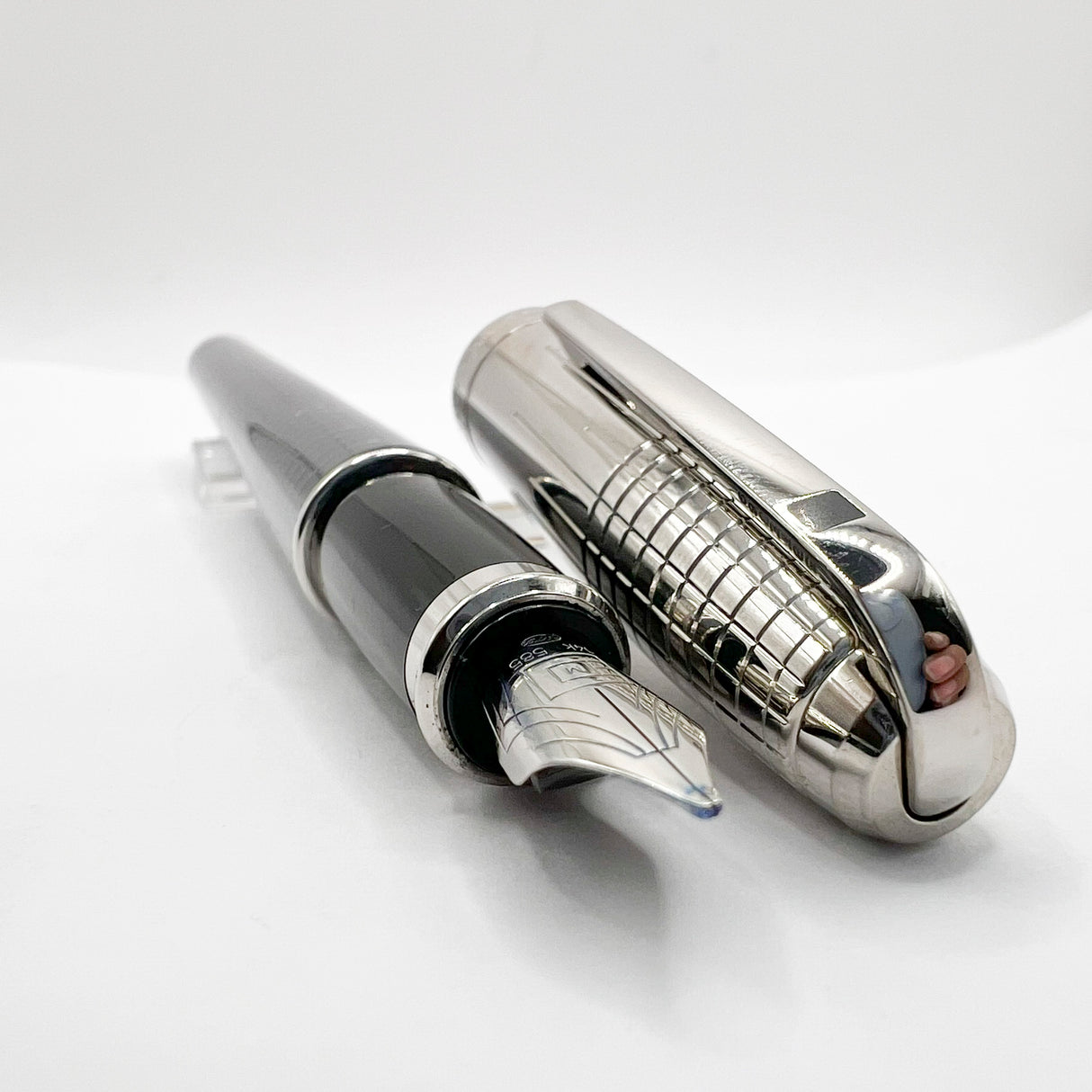 S.T. Dupont Fidelio Fountain Pen - Medium 14kt Gold Nib