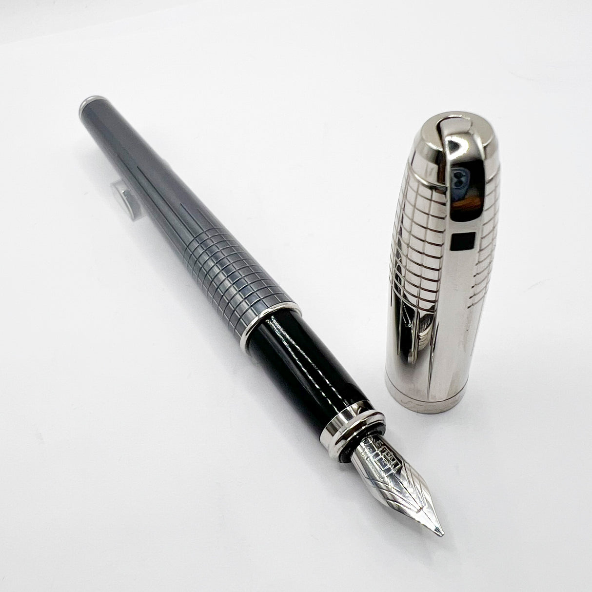 S.T. Dupont Fidelio Fountain Pen - Medium 14kt Gold Nib