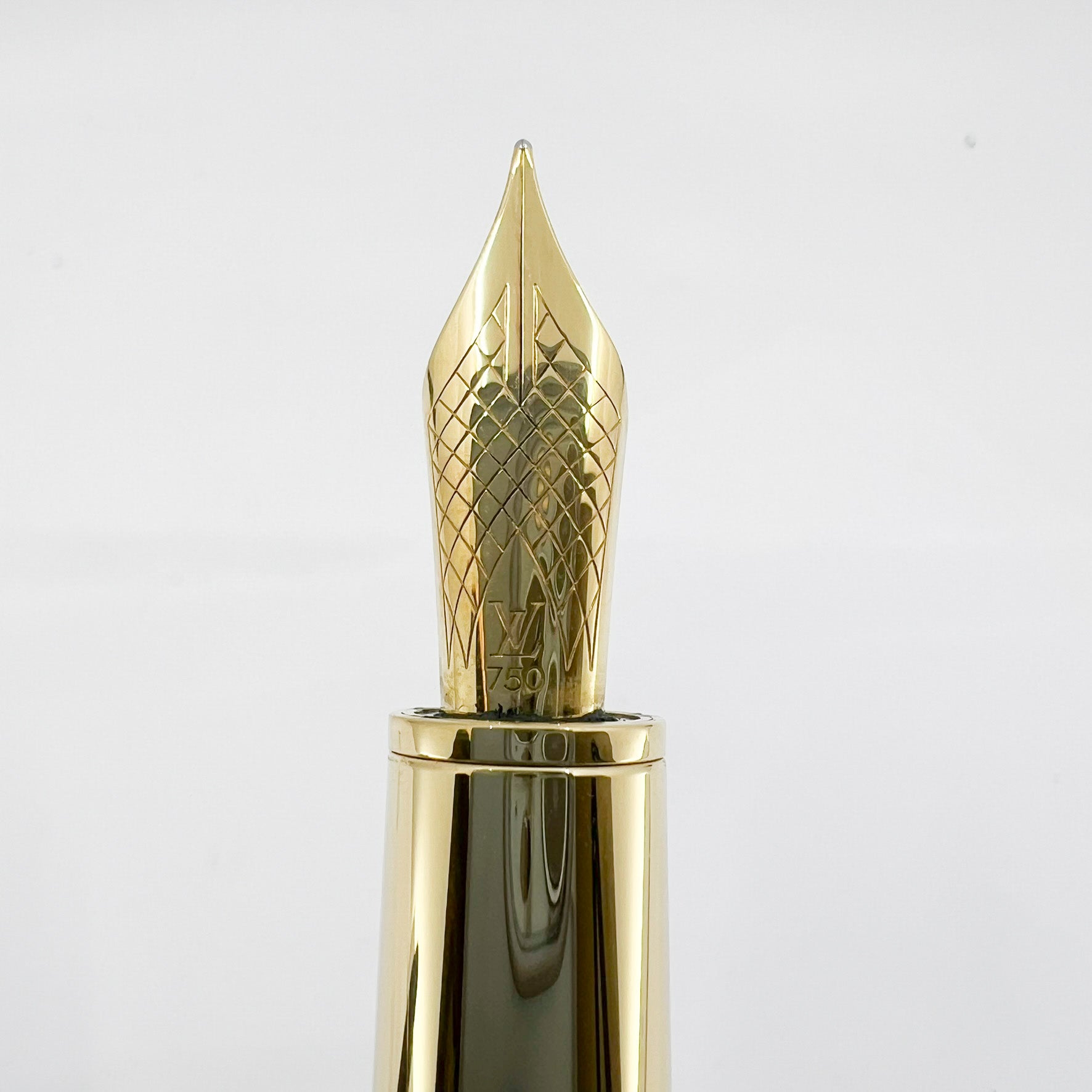 Louis Vuitton Brown Alligator Leather Cargo Fountain Pen - Medium