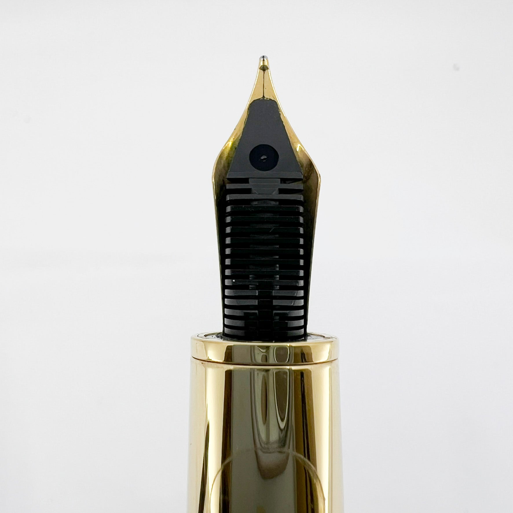 Louis Vuitton Brown Alligator Leather Cargo Fountain Pen - Medium