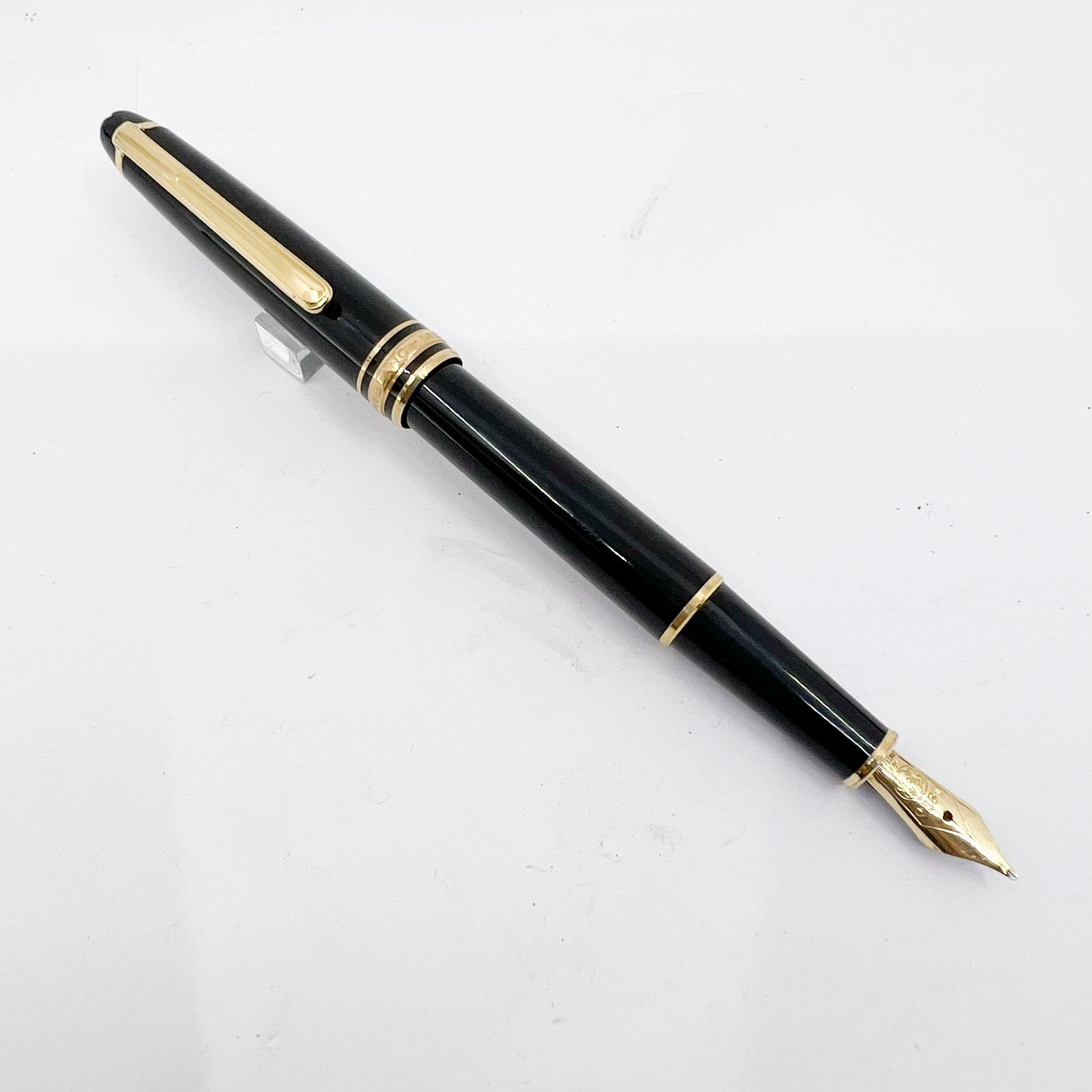 Montblanc Classique 144 Black Resin Fountain Pen Medium 14kt Gold N Montblanc Classique 144 Black Resin Fountain Pen Medium 14kt Gold N