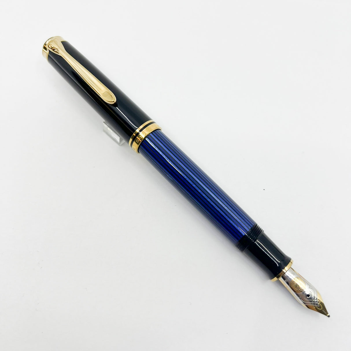 Pelikan Souveran M800 Black Cap/Blue Striped Barrel Fountain Pen - Broad 18kt Gold Nib