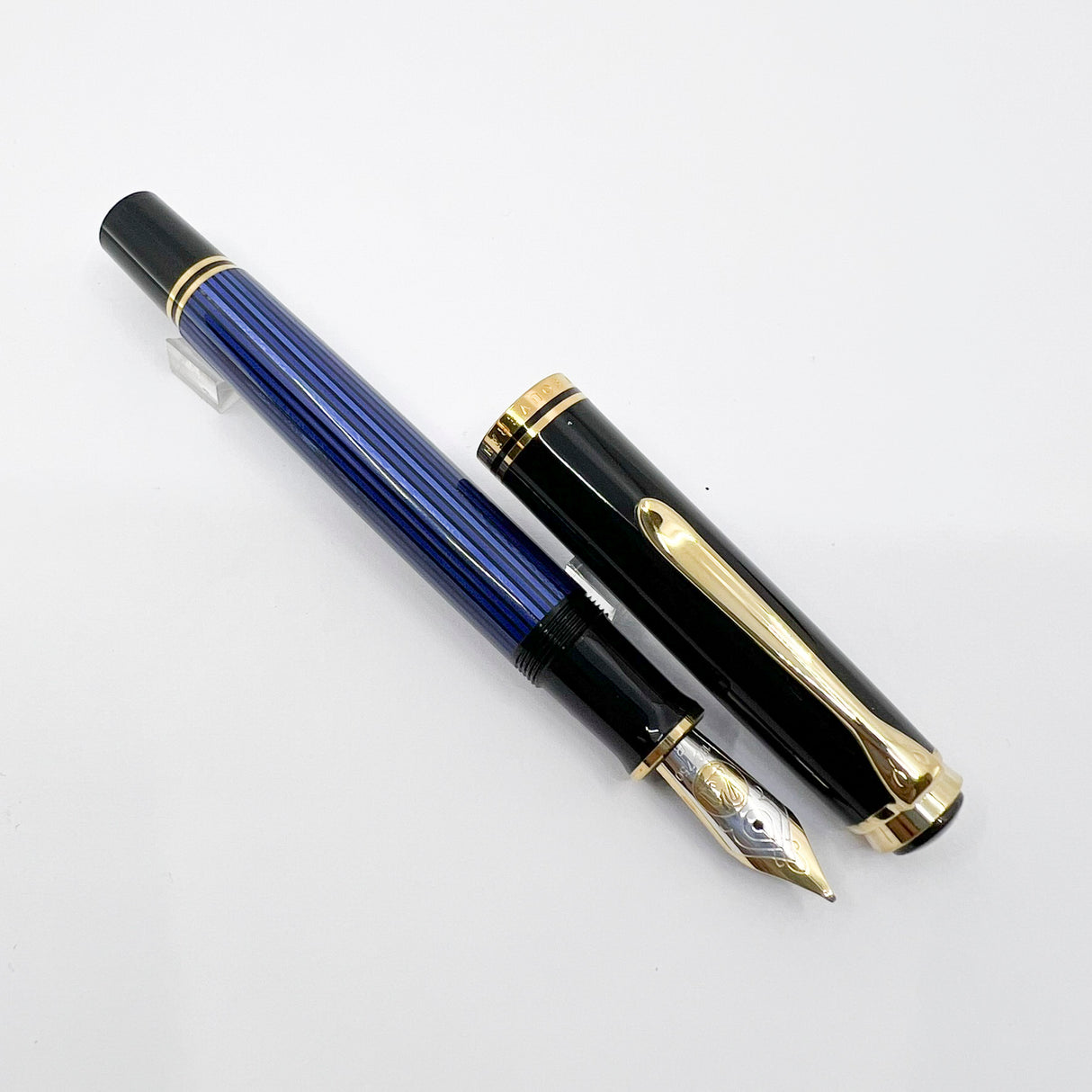 Pelikan Souveran M800 Black Cap/Blue Striped Barrel Fountain Pen - Broad 18kt Gold Nib