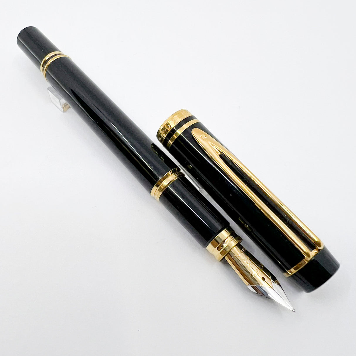 Waterman LeMan 100 Black Fountain Pen - Medium 18kt Gold Nib