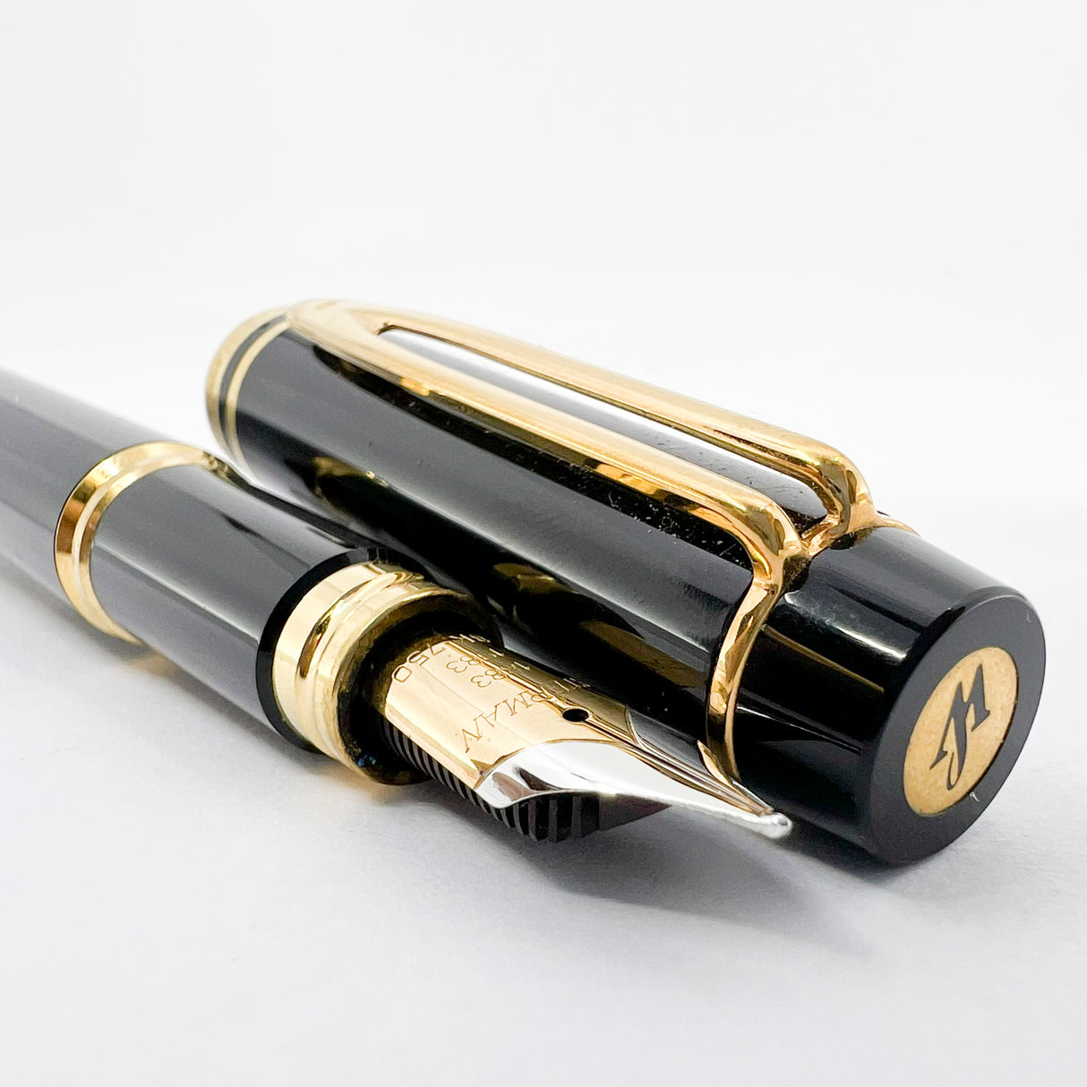 Waterman LeMan 100 Black Fountain Pen - Medium 18kt Gold Nib