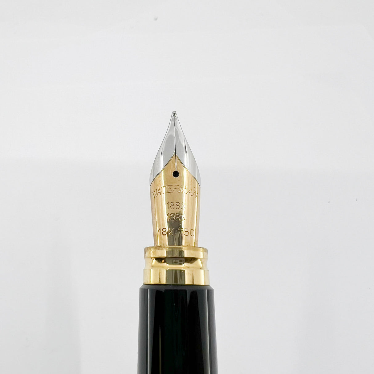 Waterman LeMan 100 Black Fountain Pen - Medium 18kt Gold Nib