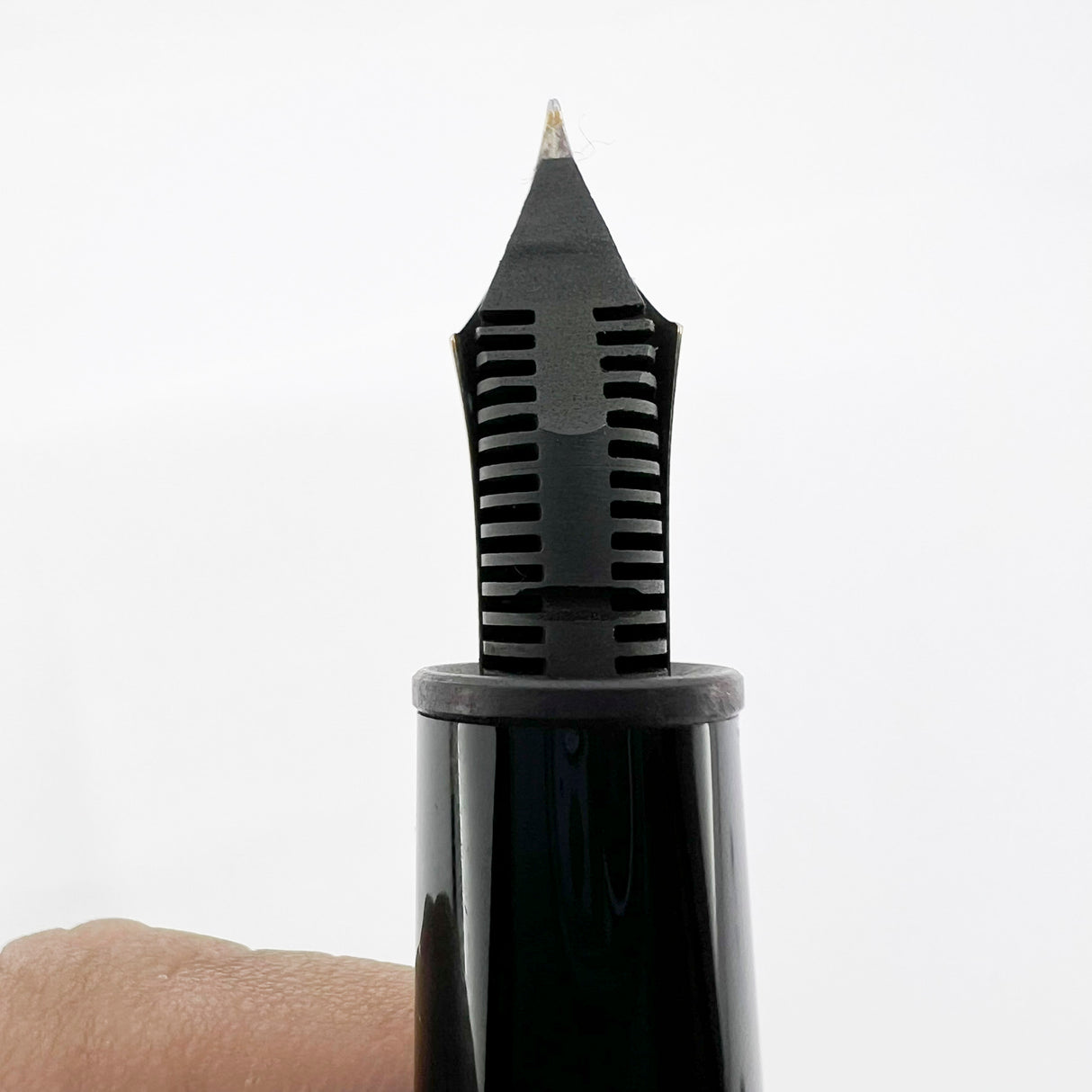 Montblanc Black Meisterstuck #146 LeGrand Fountain Pen -  Extra Fine 14kt Gold Nib (Flexes to Broad Width)