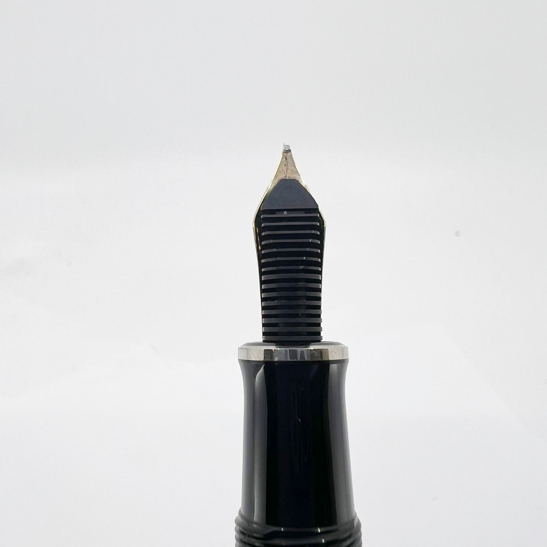 Pelikan M405 Solid Black Fountain Pen - Medium 14C Gold Nib