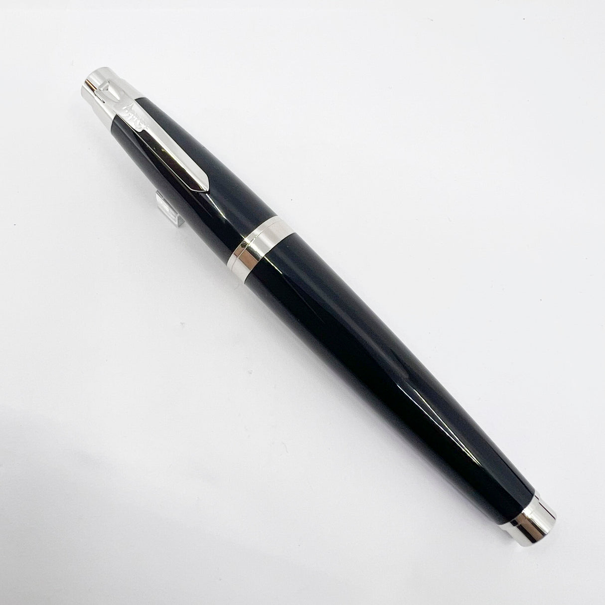 Asprey of London Black Lacquer Fountain Pen - Medium 18kt Gold Nib