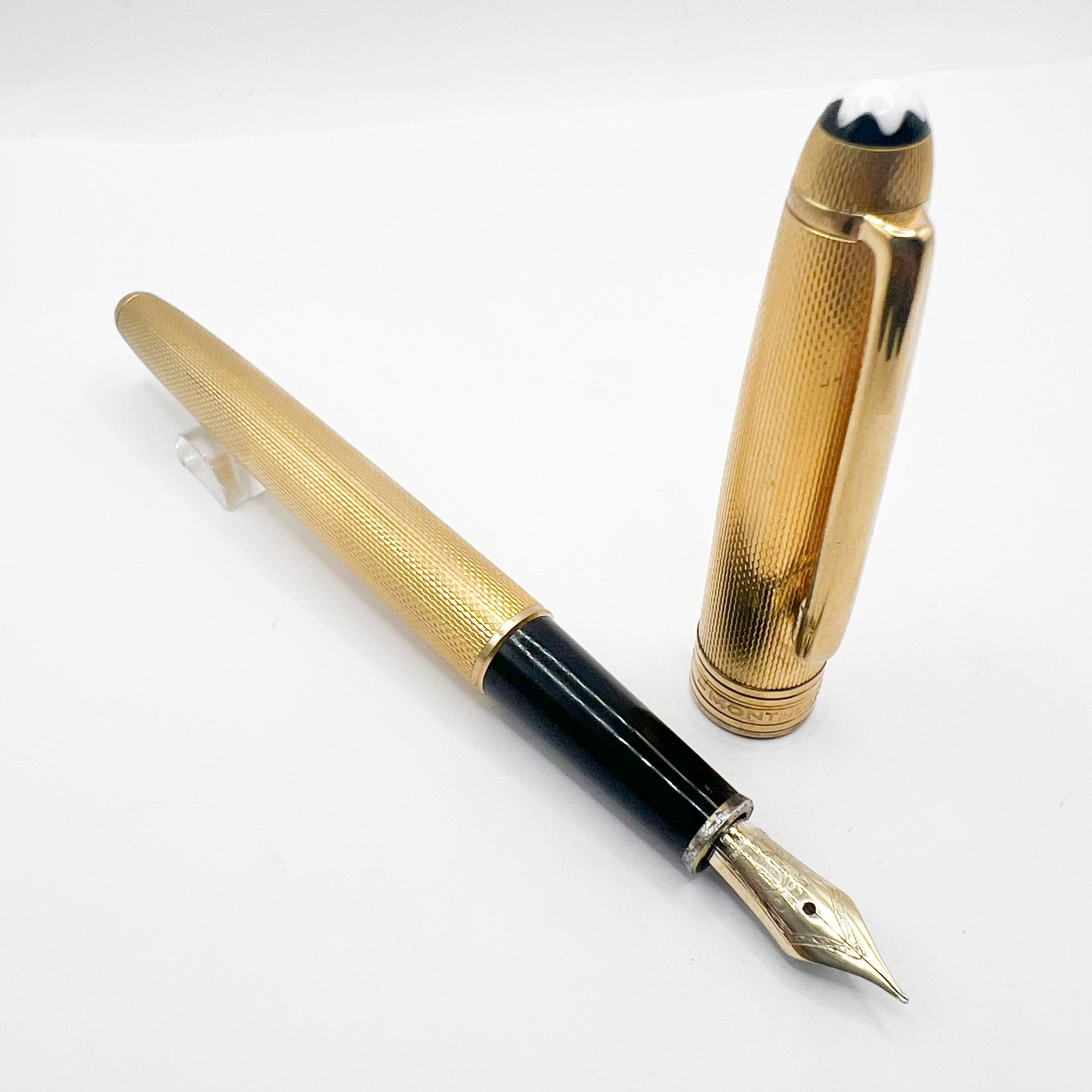 Montblanc Solitaire Gold Plated Barleycorn Classique #144 Fountain