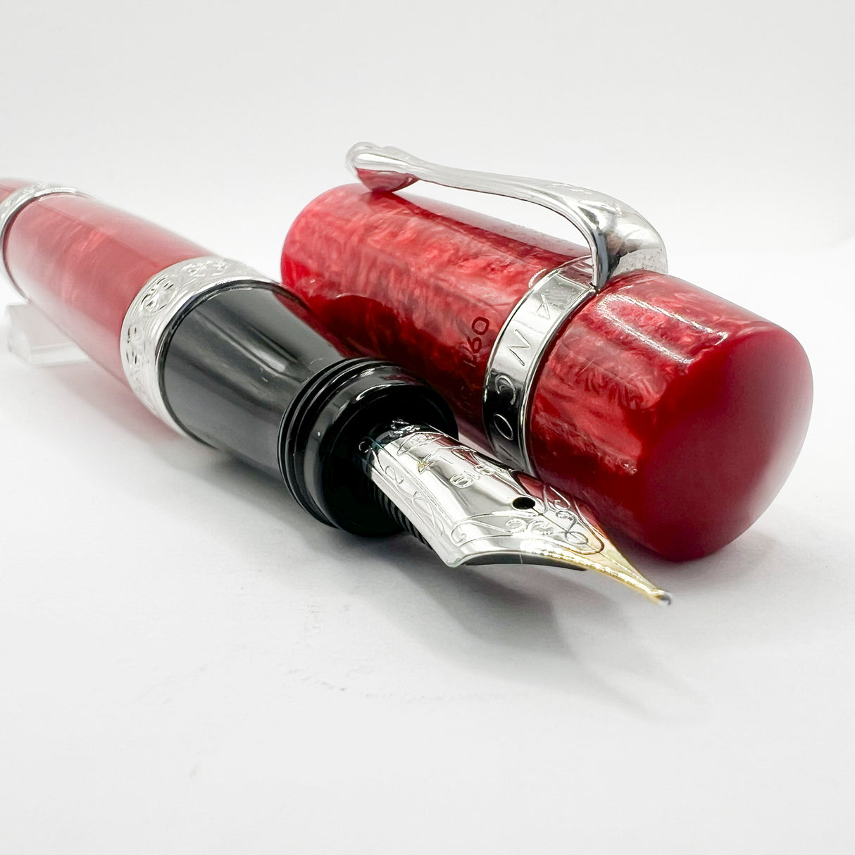 Ancora (Italy) Striated Lustrous Red  Perla Fountain Pen - Flexible Medium 18kt Gold Nib