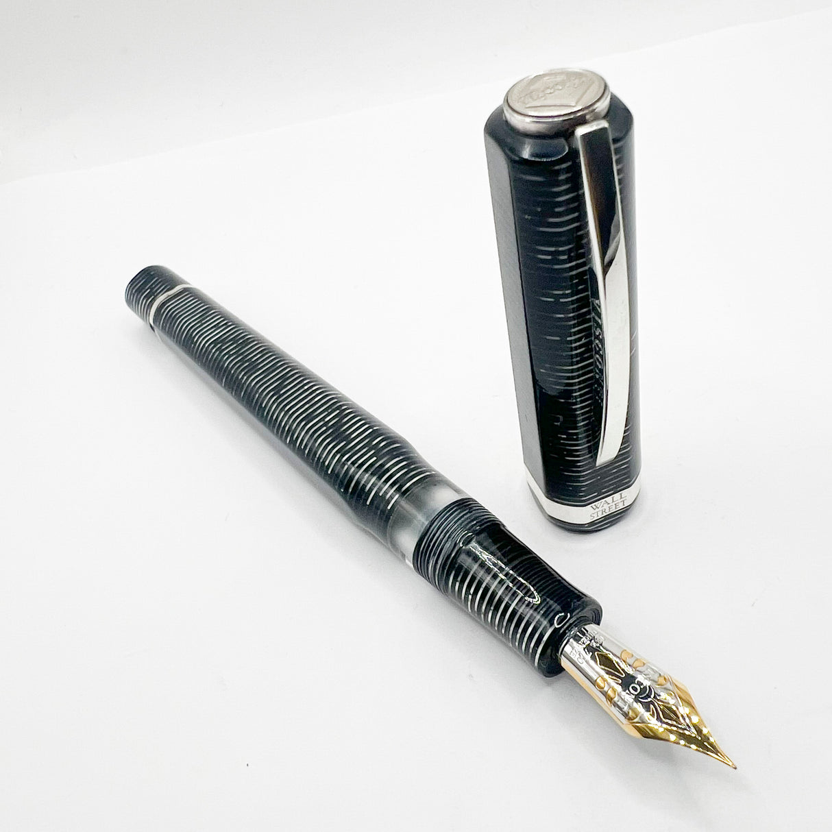 Visconti Oversized Wall Street Limited Edition Glittering Silver Gray Striped Celluloid Fountain Pen - Medium 18kt Gold Nib