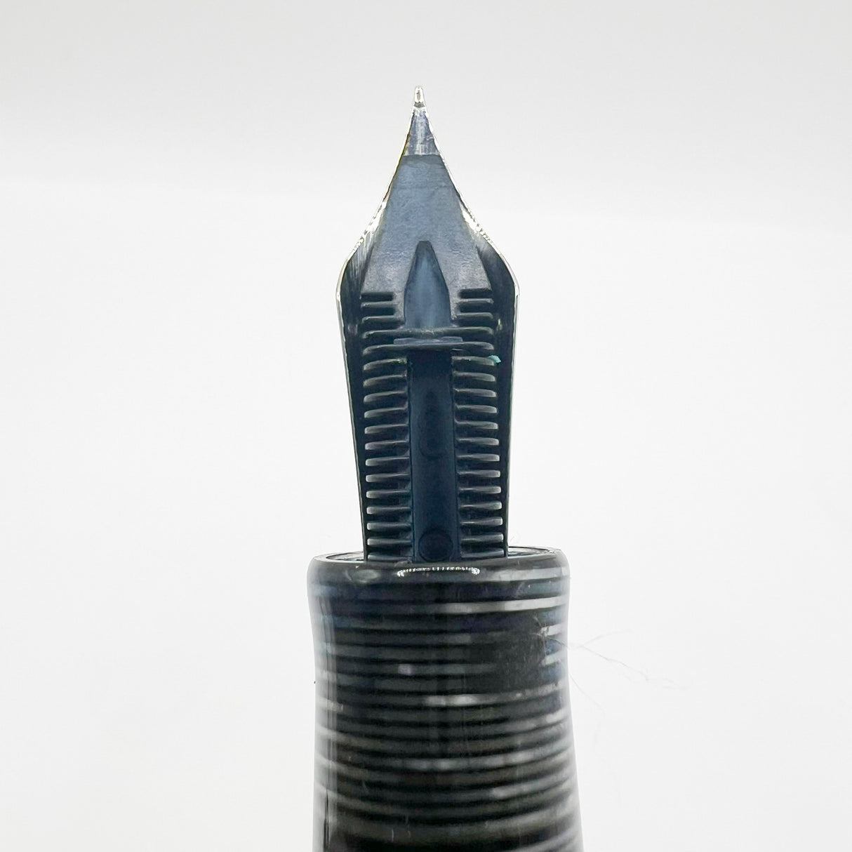 Visconti Oversized Wall Street Limited Edition Glittering Silver Gray Striped Celluloid Fountain Pen - Medium 18kt Gold Nib