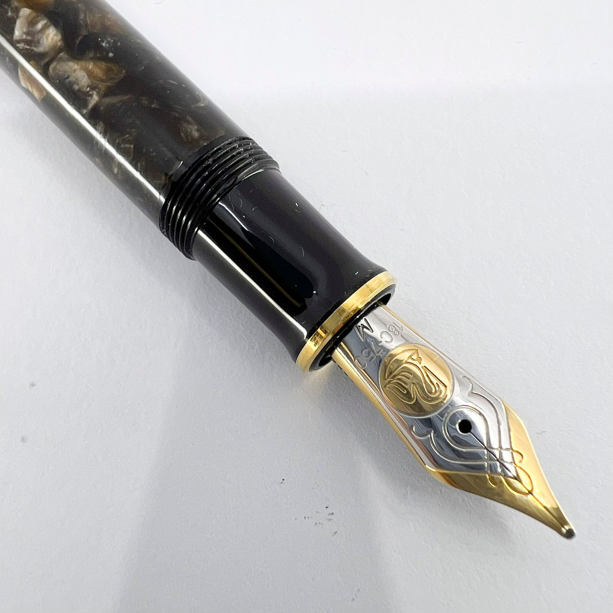 Pelikan M800 Renaissance Brown Marble Fountain Pen - Medium 18kt Gold Nib