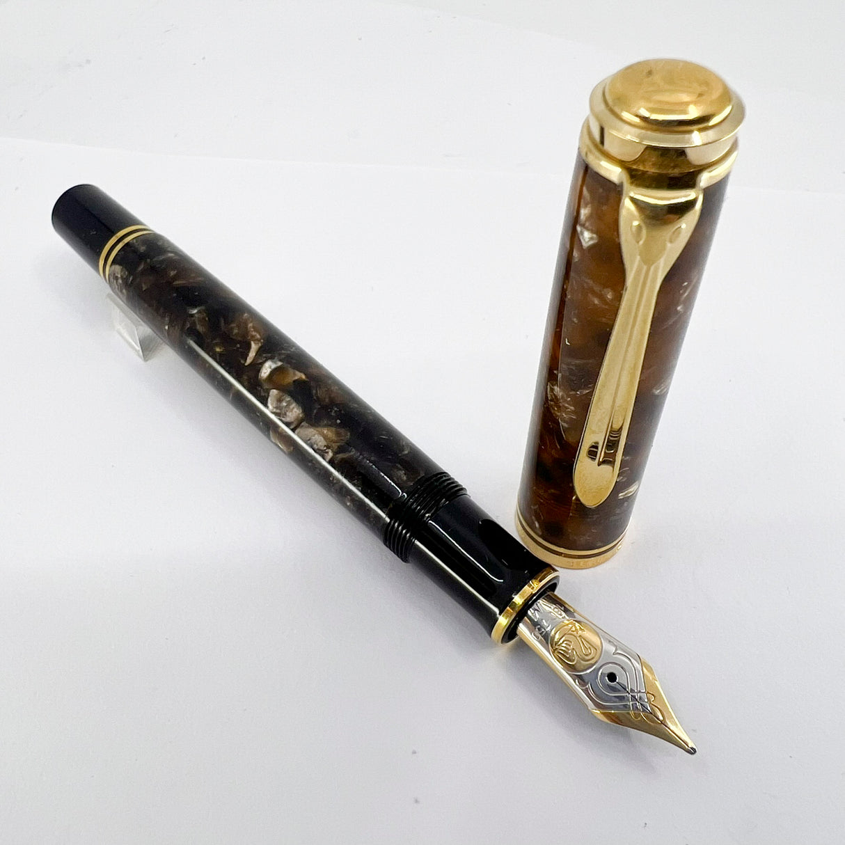 Pelikan M800 Renaissance Brown Marble Fountain Pen - Medium 18kt Gold Nib