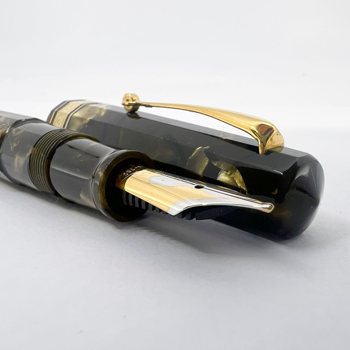 OMAS Paragon Green Saft Celluloid  Fountain Pen - Flexible Medium 18kt Gold Nib