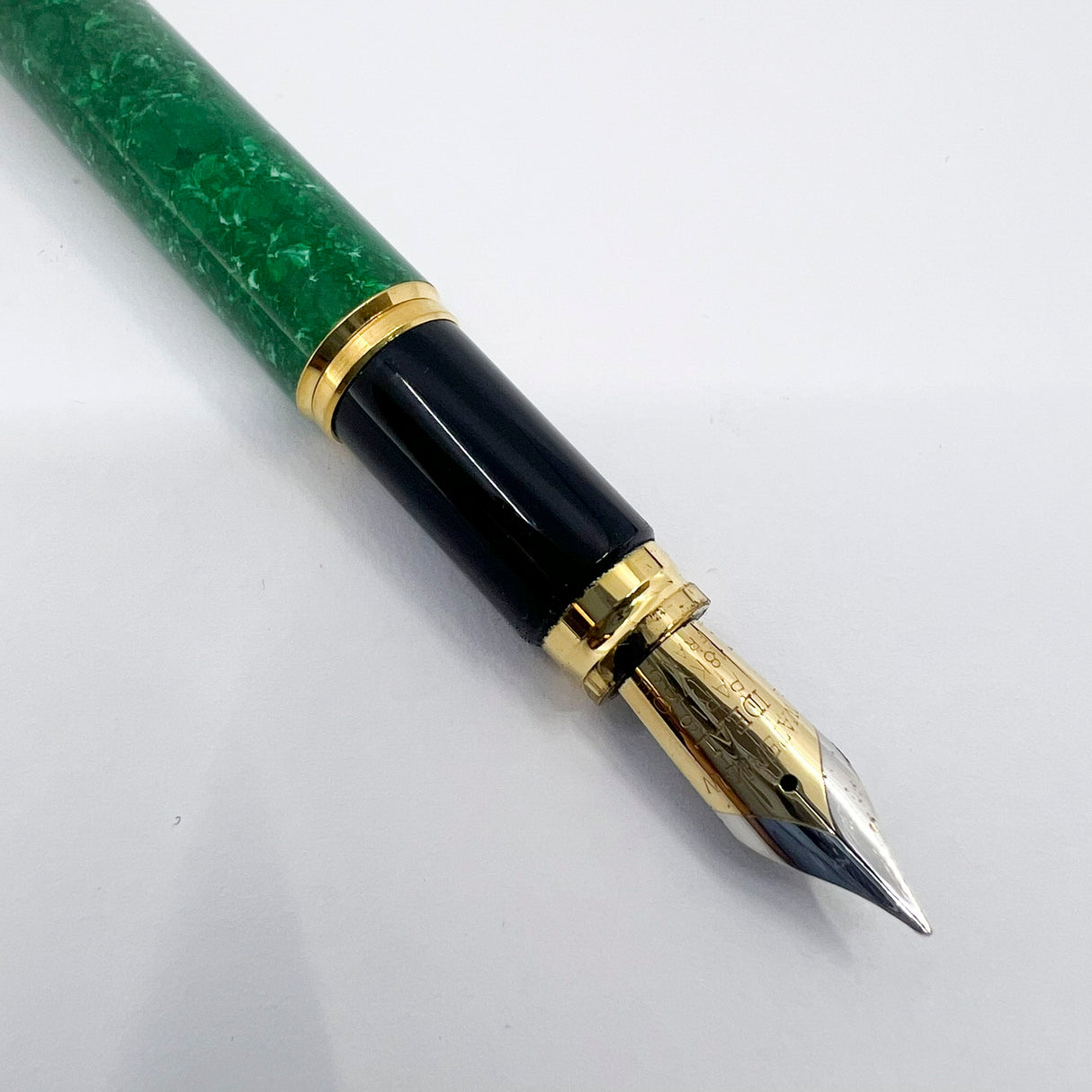 Waterman Patrician Green Marble Lacquer Fountain Pen- Medium 18kt Gold  Nib