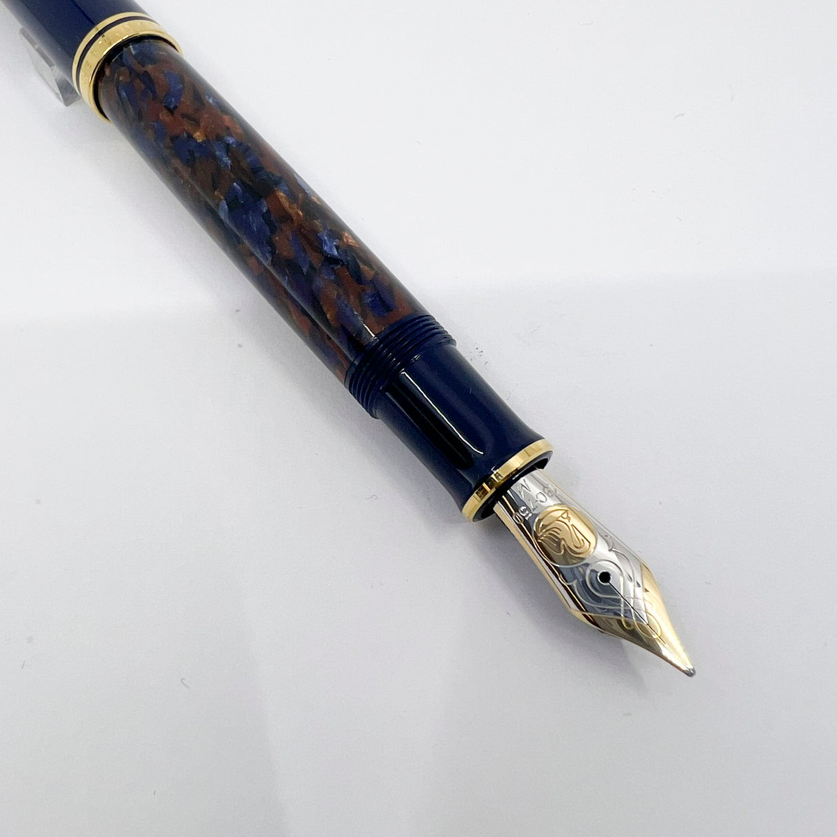 Pelikan M800 Stone Garden Fountain Pen - Medium 18kt Gold Nib