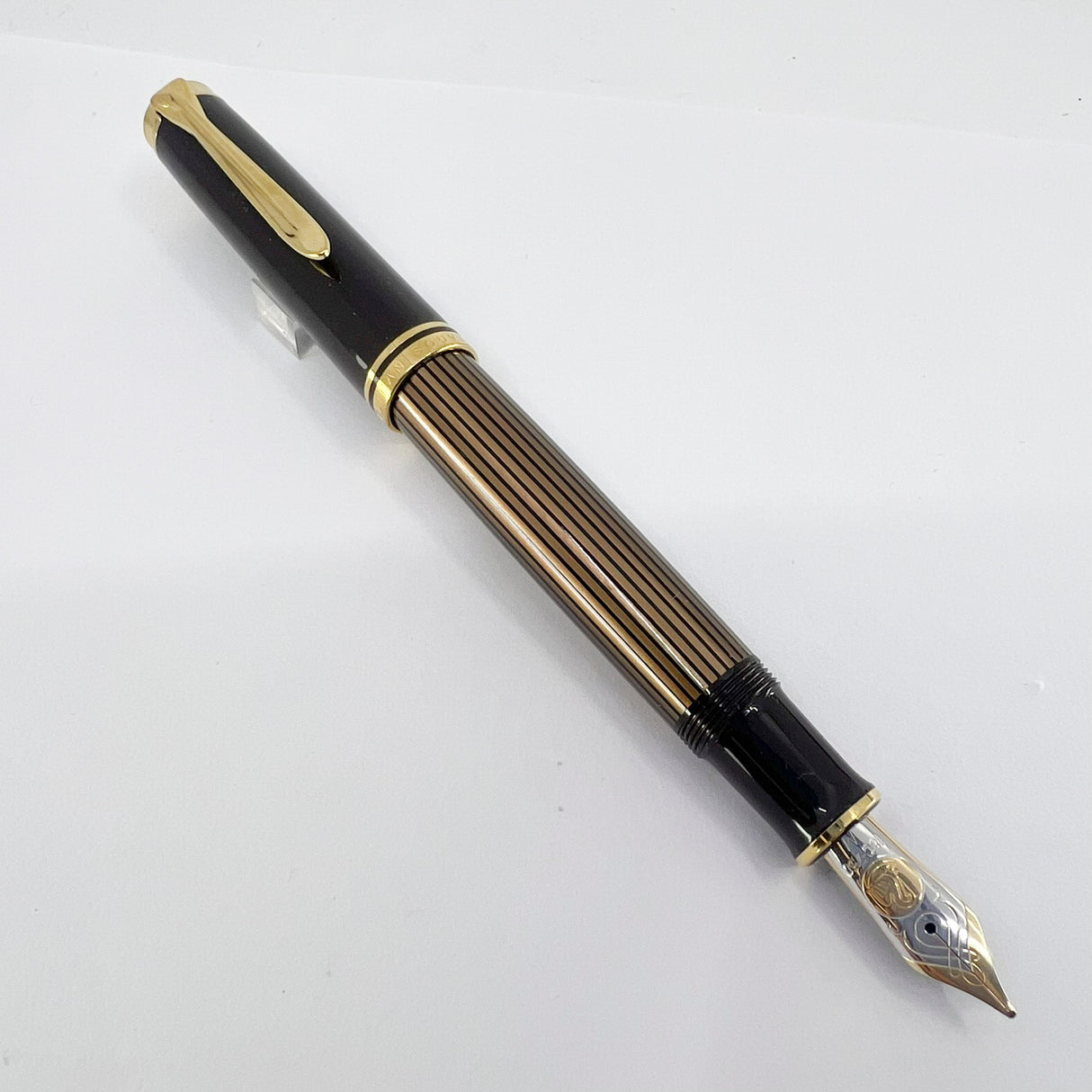 Pelikan M800  Brown  Striped Barrel/Solid Brown Cap  Fountain Pen - Medium 18kt Gold Nib