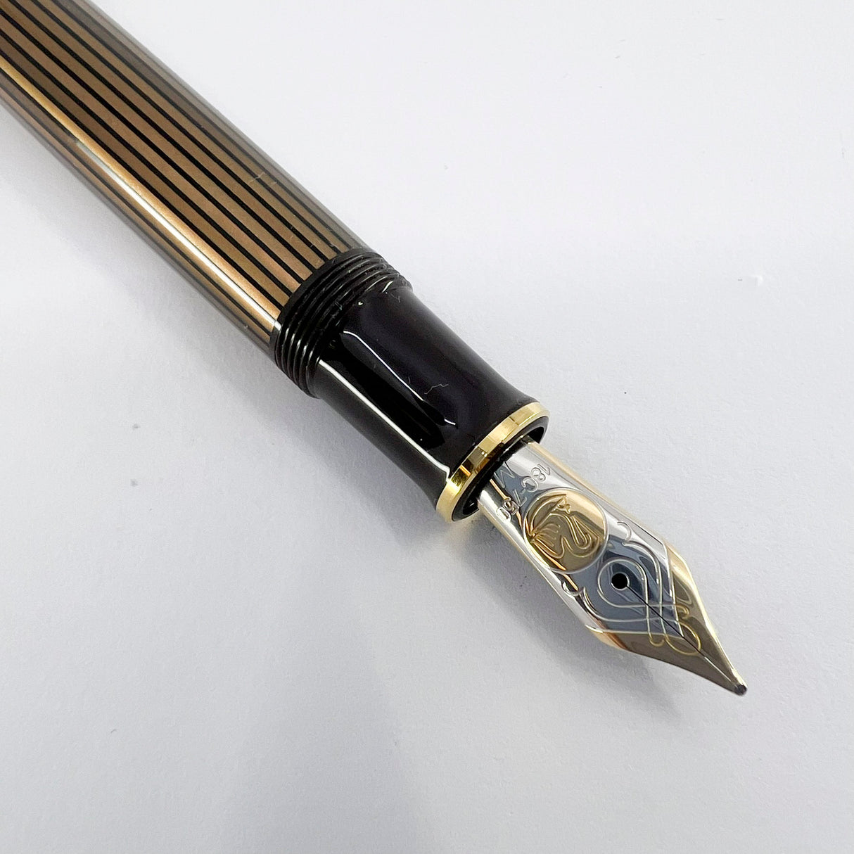 Pelikan M800  Brown  Striped Barrel/Solid Brown Cap  Fountain Pen - Medium 18kt Gold Nib