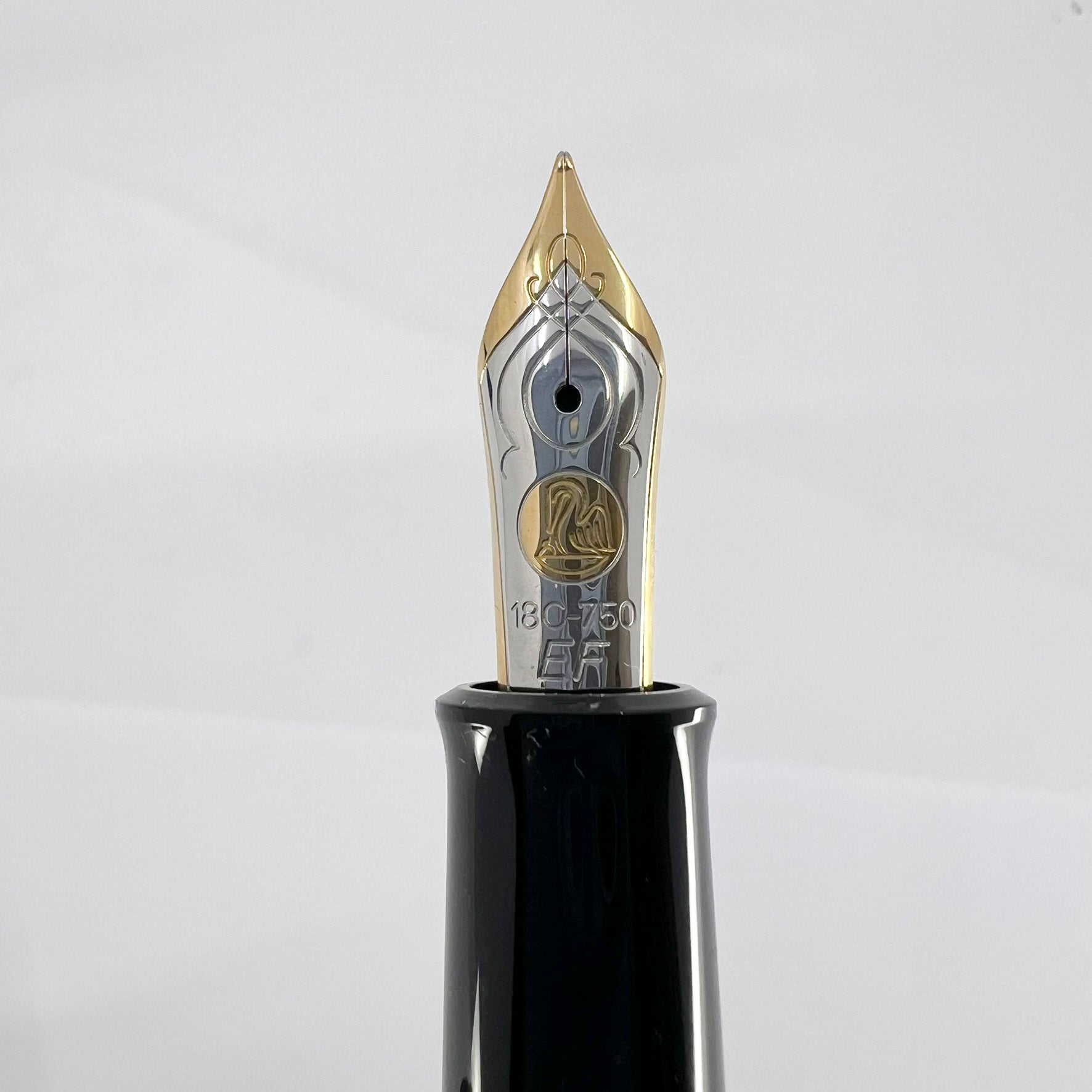 Pelikan M700 Toledo Fountain Pen - Extra Fine 18kt Gold Nib
