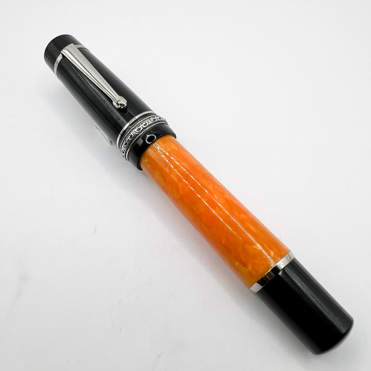 Delta - The Original Oversized DolceVita Sterling Silver Trim Fountain Pen - Medium 18kt Gold Nib