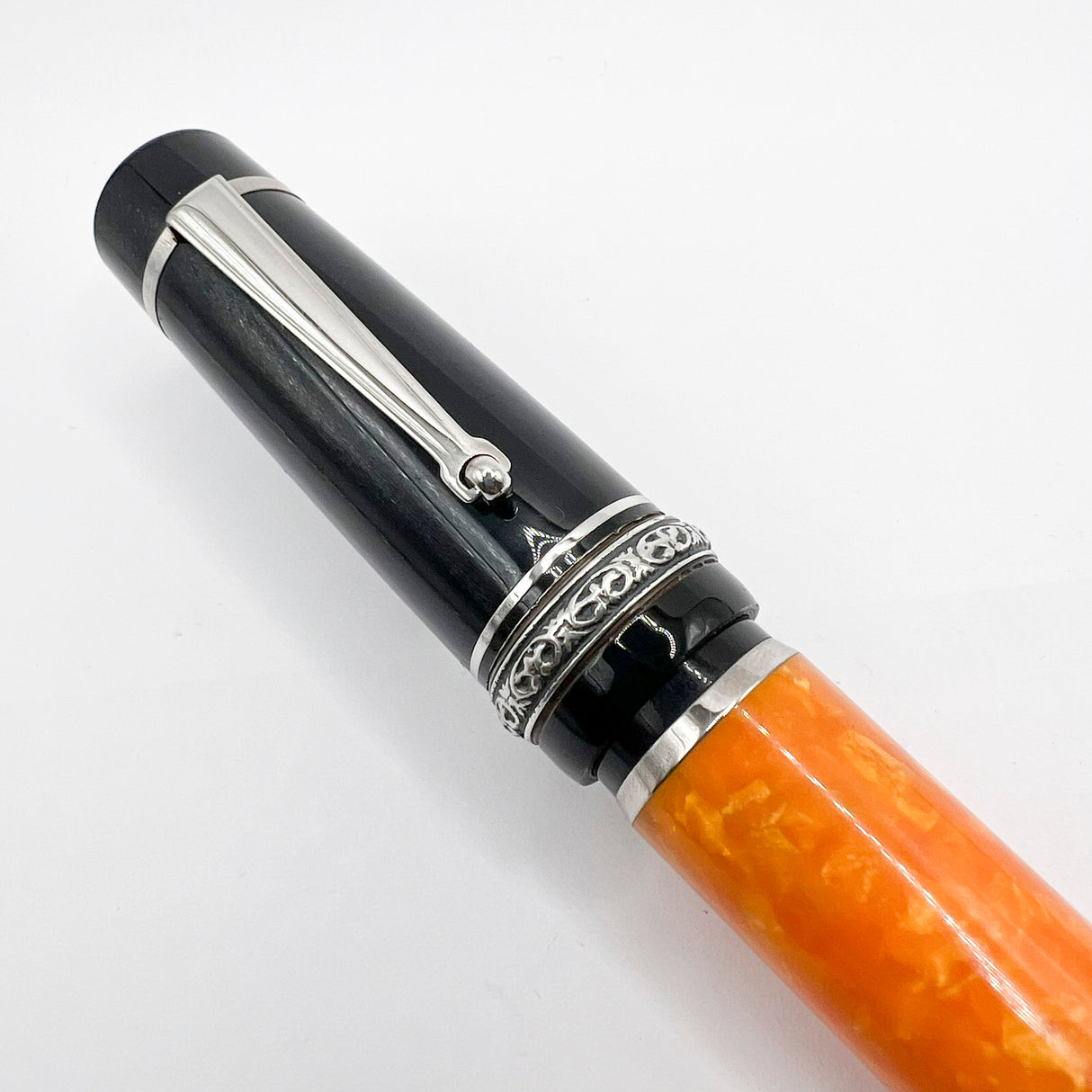 Delta - The Original Oversized DolceVita Sterling Silver Trim Fountain Pen - Medium 18kt Gold Nib