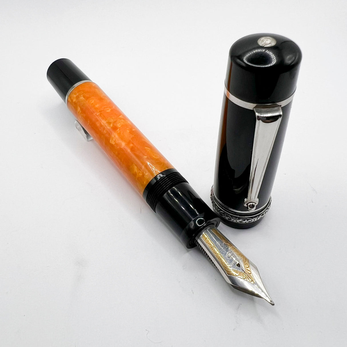 Delta - The Original Oversized DolceVita Sterling Silver Trim Fountain Pen - Medium 18kt Gold Nib