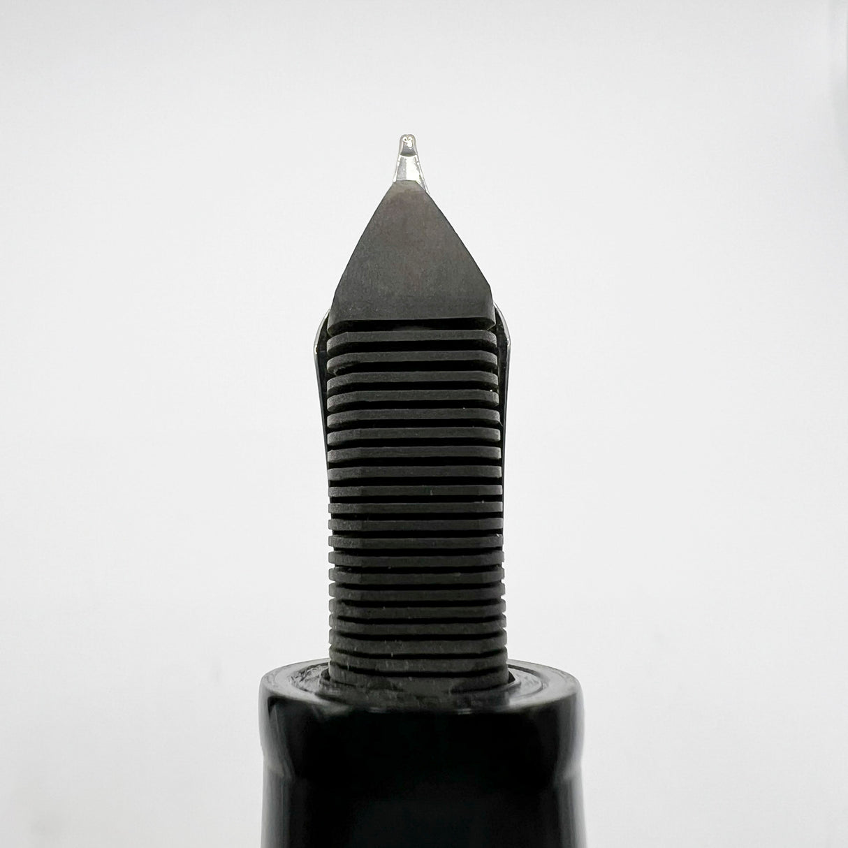 Delta - The Original Oversized DolceVita Sterling Silver Trim Fountain Pen - Medium 18kt Gold Nib