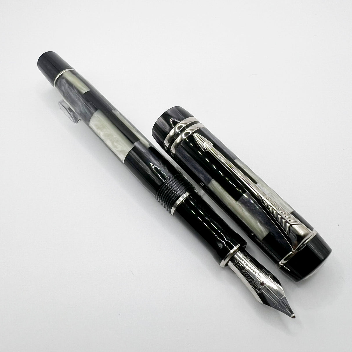 Parker Duofold Black Mosaic International Fountain Pen - Medium 18kt Gold Nib