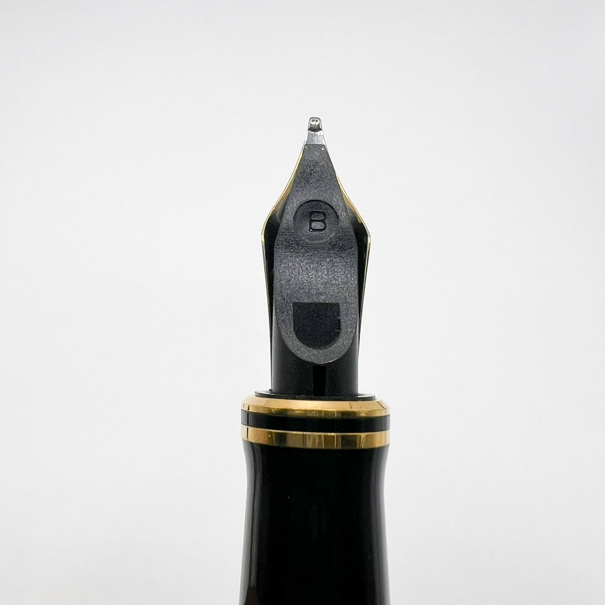 Parker Duofold Centennial (Largest) Lustrous  Pearl & Black Fountain Pen - Broad 18kt Gold Nib