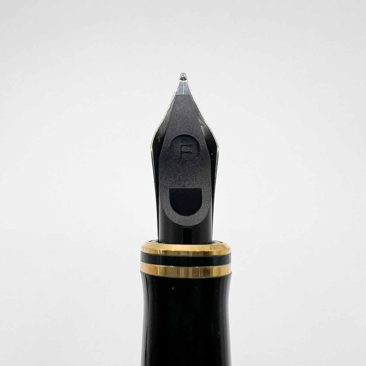 Parker Duofold International  Lustrous Pearl & Black Fountain Pen - Fine 18kt Gold Nib