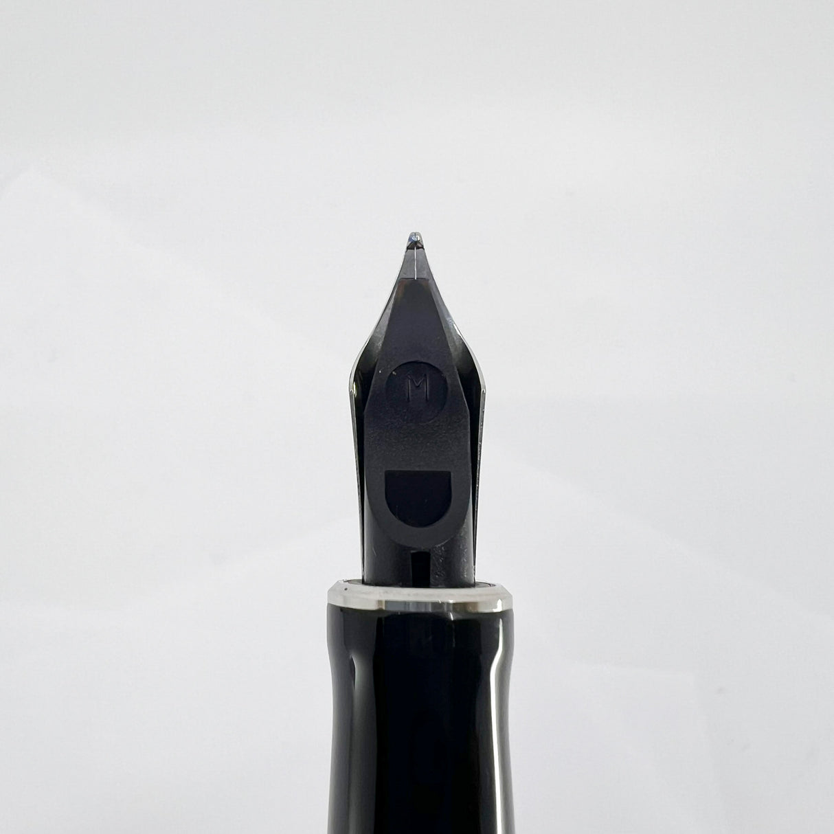 Parker Red Mosaic International Duofold Fountain Pen - Medium 18kt Gold Nib