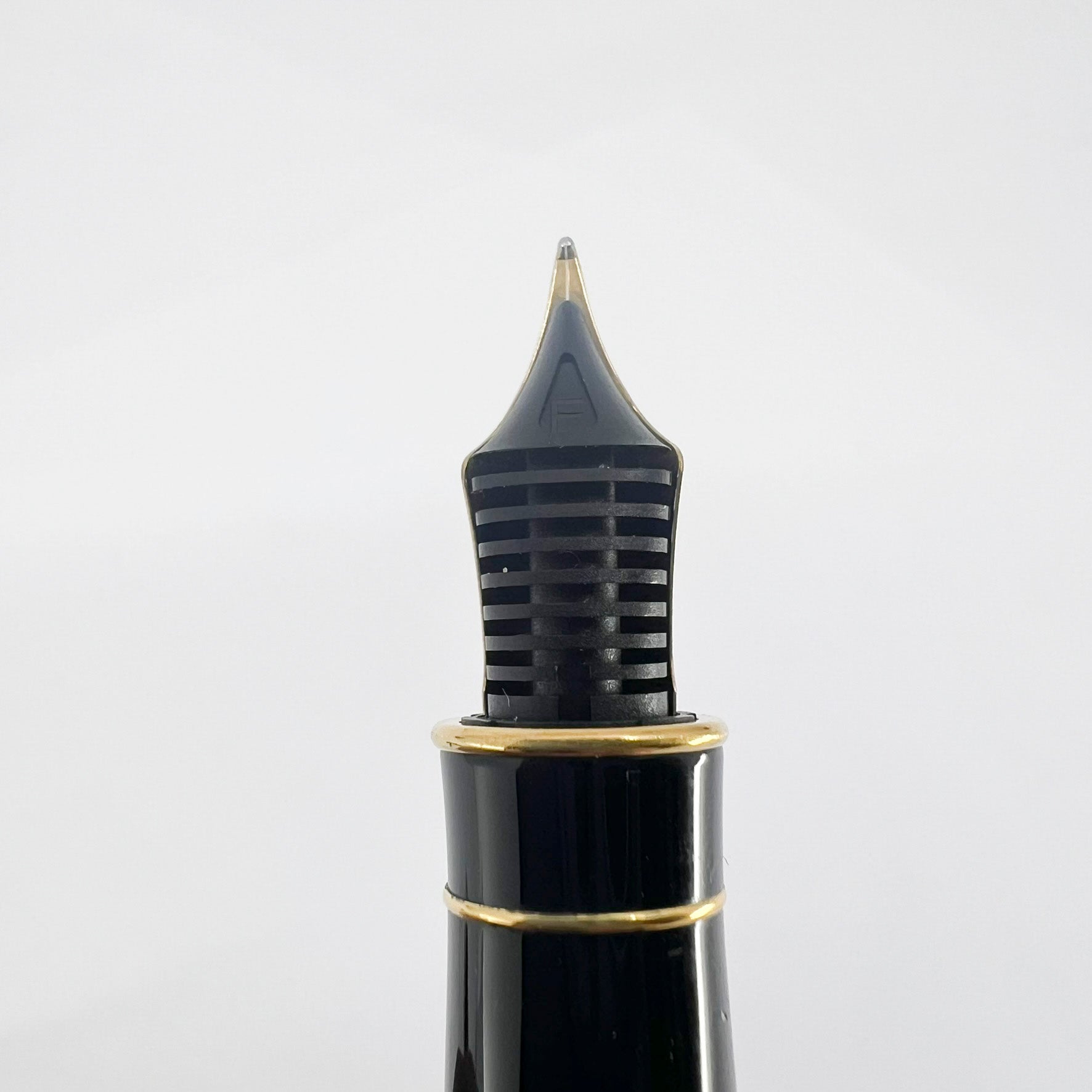 Parker Sonnet Chinese Laque Vision Fonce/Dark Brown & Gold Flecks