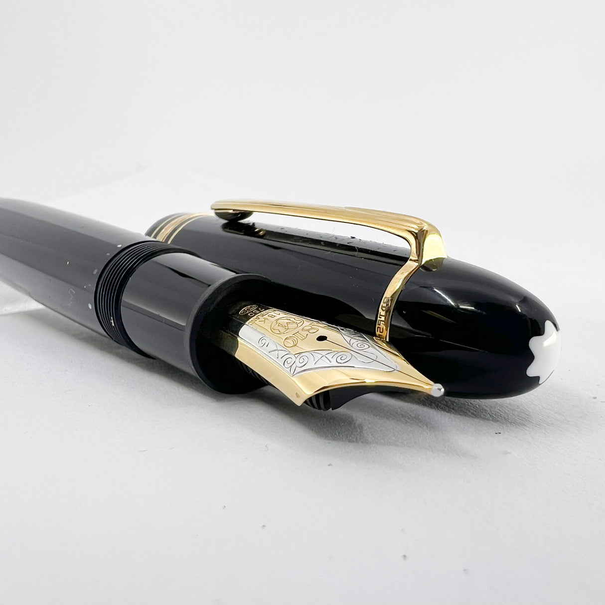Montblanc Meisterstuck #149 Fountain Pen - Largest Of The Meisterstucks - Medium 18kt Gold Nib - MINT!