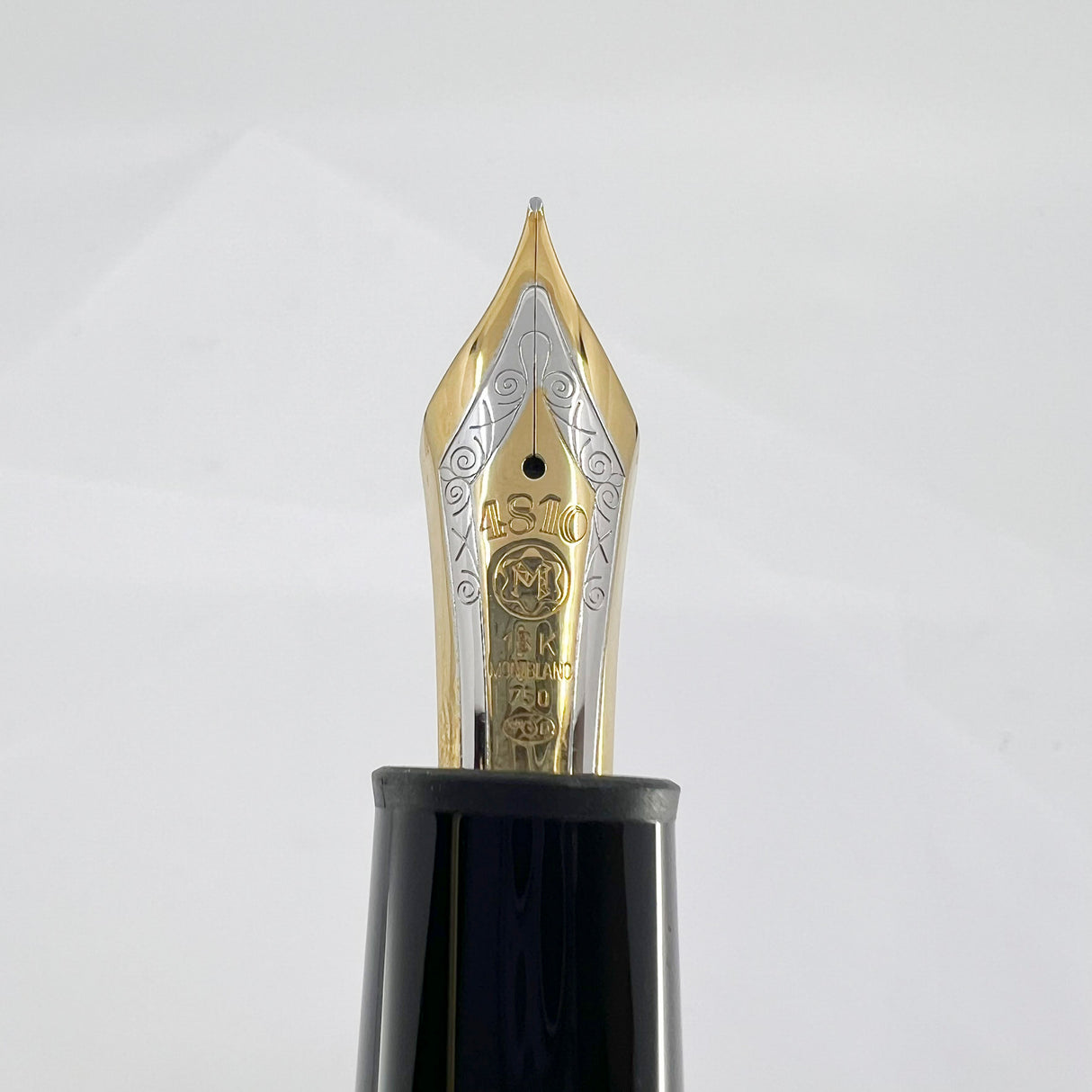 Montblanc Meisterstuck #149 Fountain Pen - Largest Of The Meisterstucks - Medium 18kt Gold Nib - MINT!