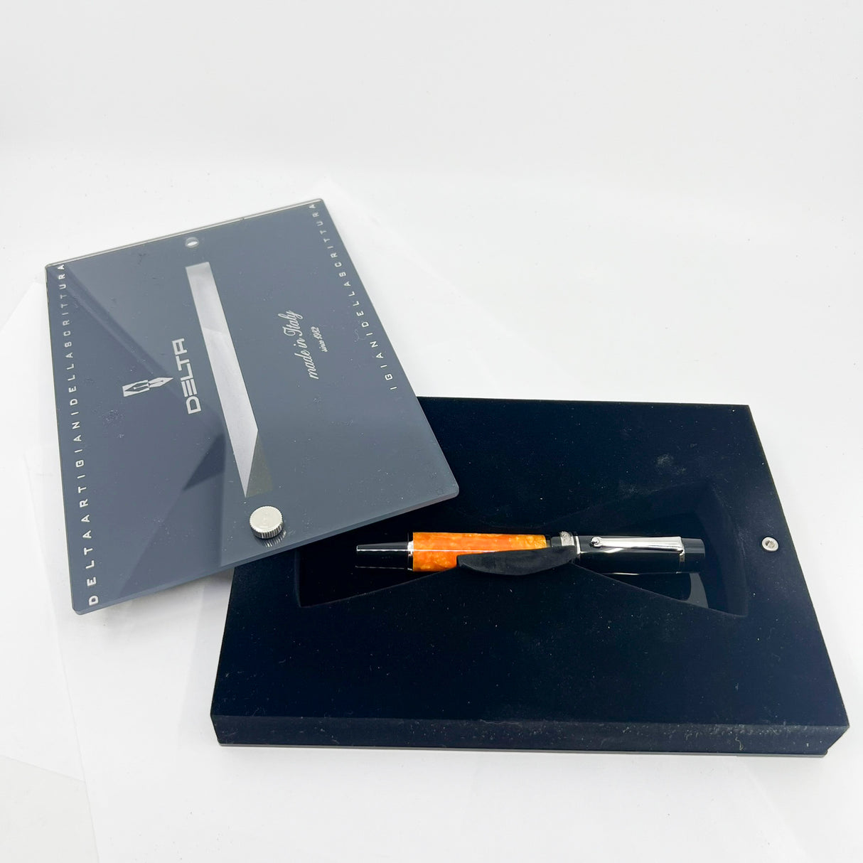 Delta  DolceVita Mid-size, Piston Fill .925 Sterling Silver Trim Fountain Pen -  Medium 14kt Gold Nib