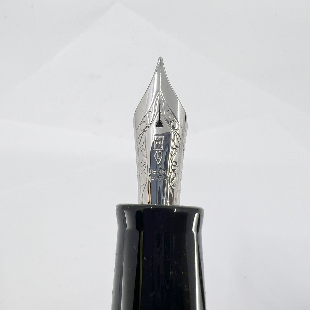 Delta  DolceVita Mid-size, Piston Fill .925 Sterling Silver Trim Fountain Pen -  Medium 14kt Gold Nib