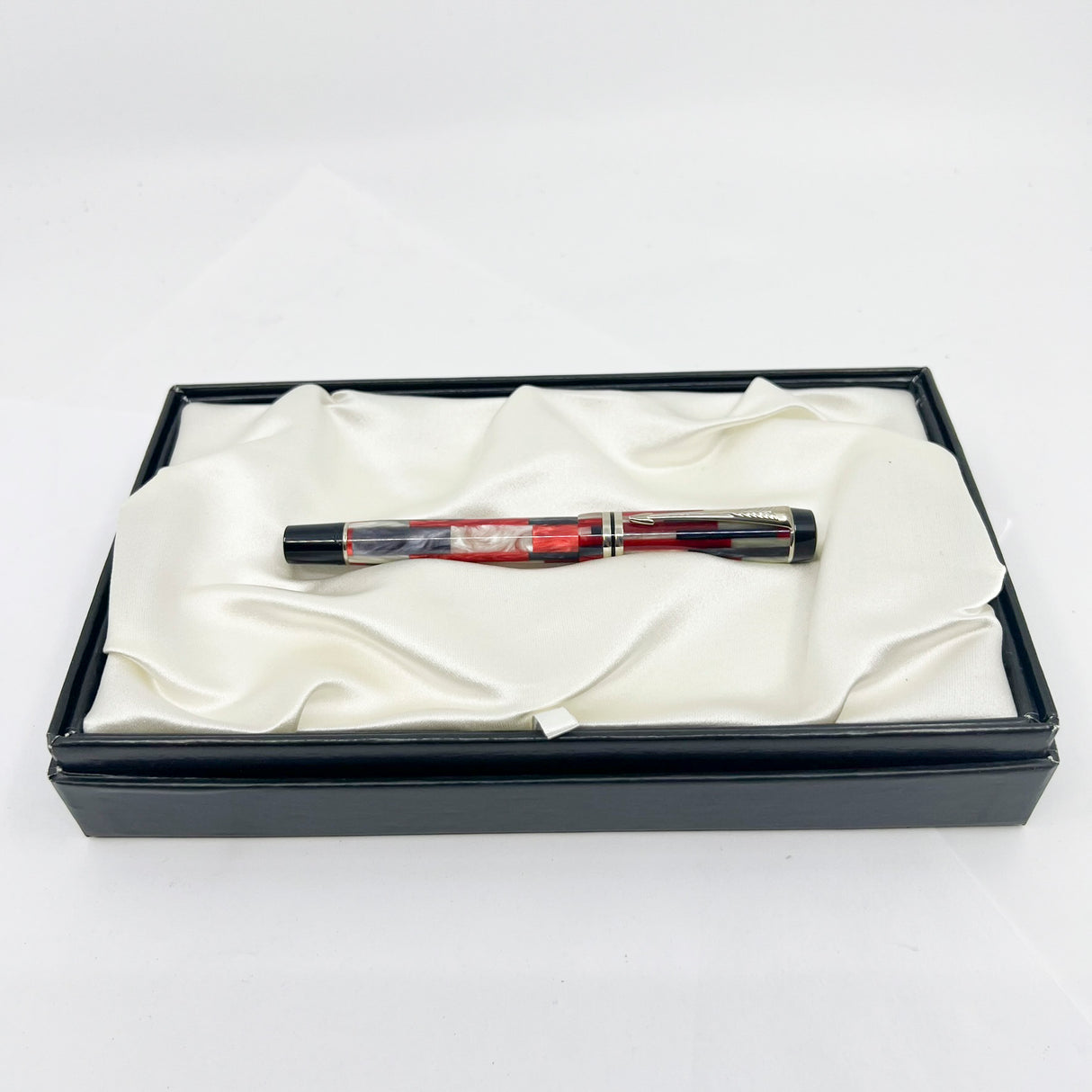Parker Red Mosaic International Duofold Fountain Pen - Medium 18kt Gold Nib