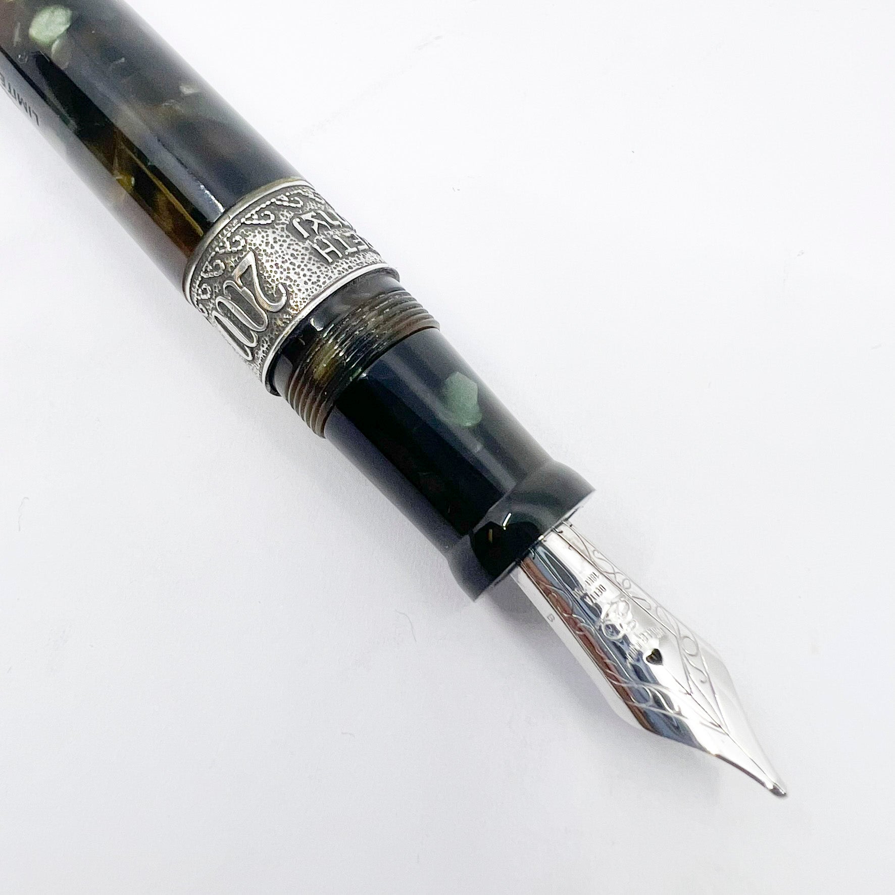 限定2000本 デルタ ナザレ リミテッドエディション 18K NAZARETH Delta Nazareth 2000 Limited Edition Fountain Pen - Broad 18kt Gold