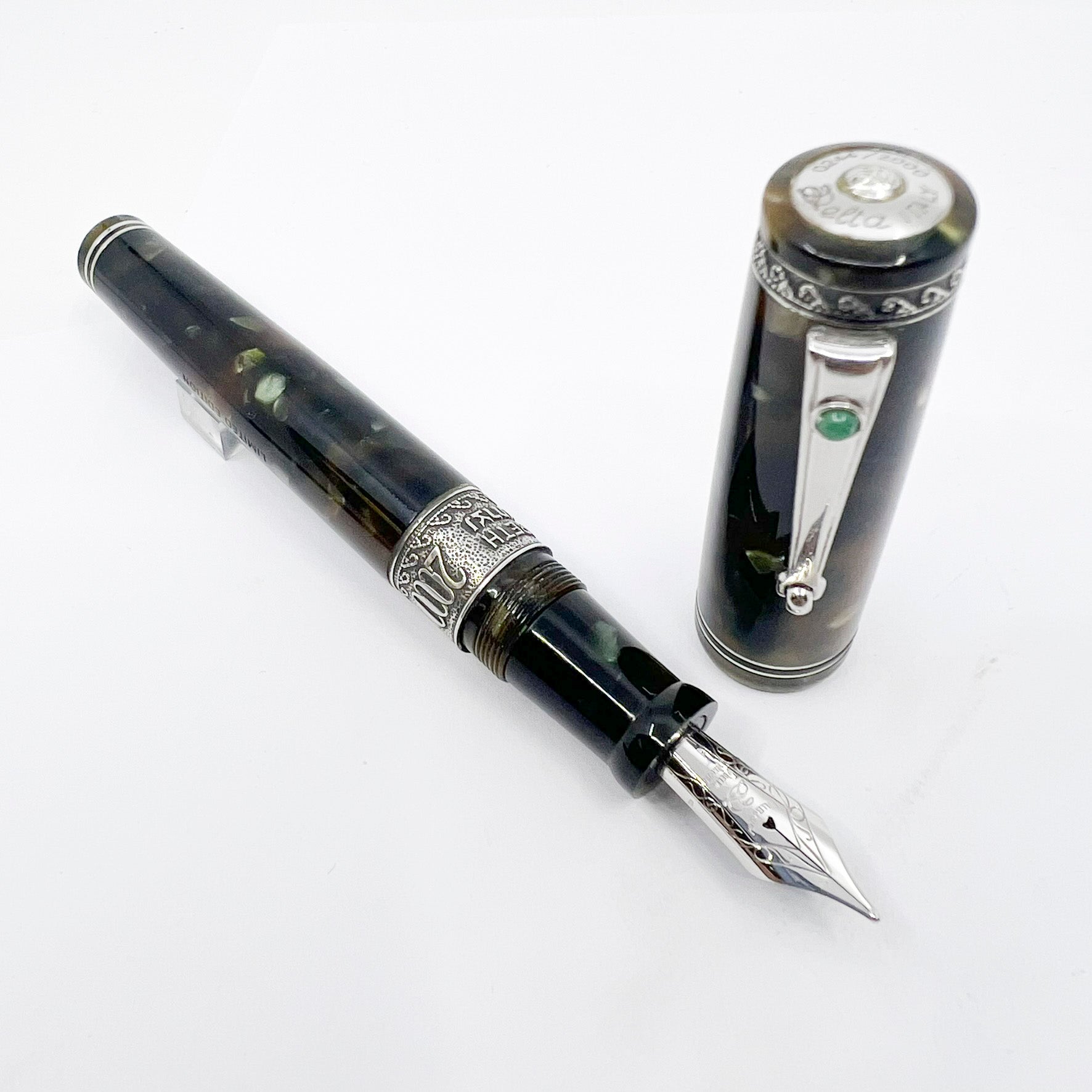 Delta Nazareth 2000 Limited Edition Fountain Pen - Broad 18kt Gold
