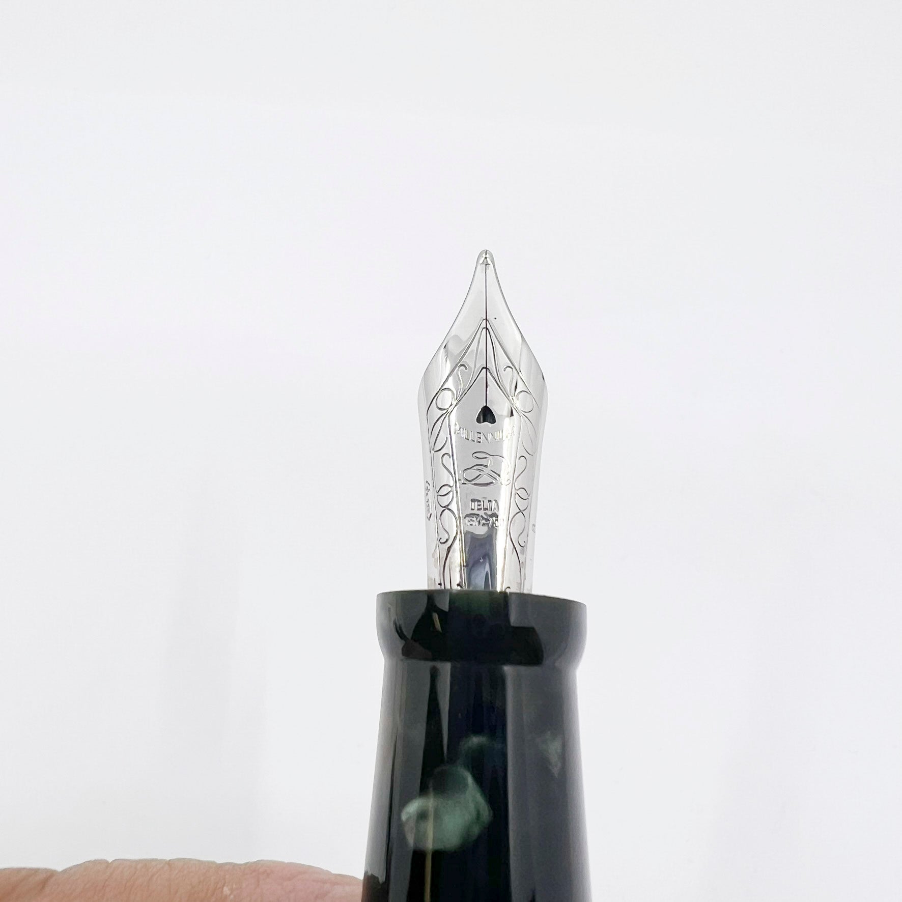 Delta Nazareth 2000 Limited Edition Fountain Pen - Broad 18kt Gold