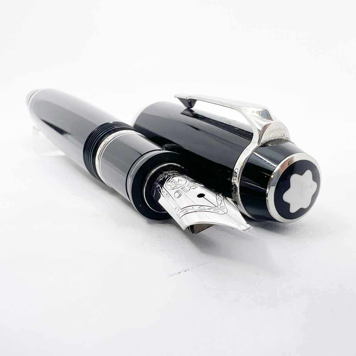 Montblanc Extra Large Boheme Retractable Fountain Pen  - Stoneless Model - RARE - Made for a Short Period Circa 2002 - Stub-like Broad 18kt Gold Nib
