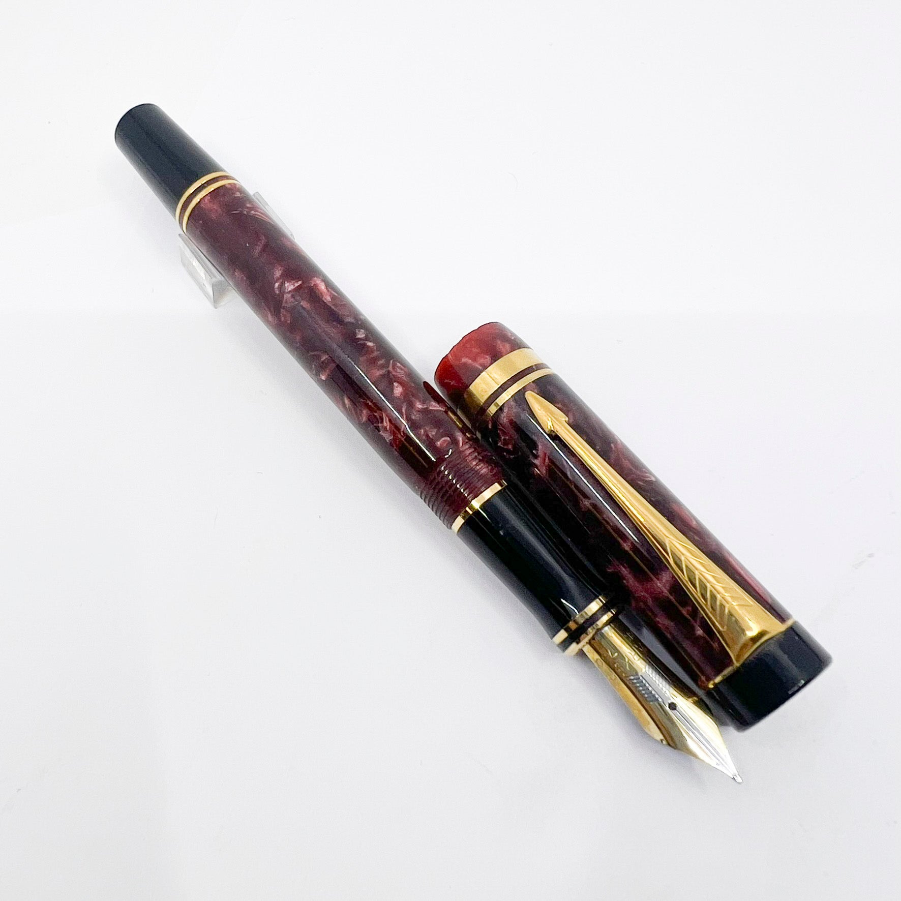 Parker Duofold International Maroon Marble Fountain Pen (Circa