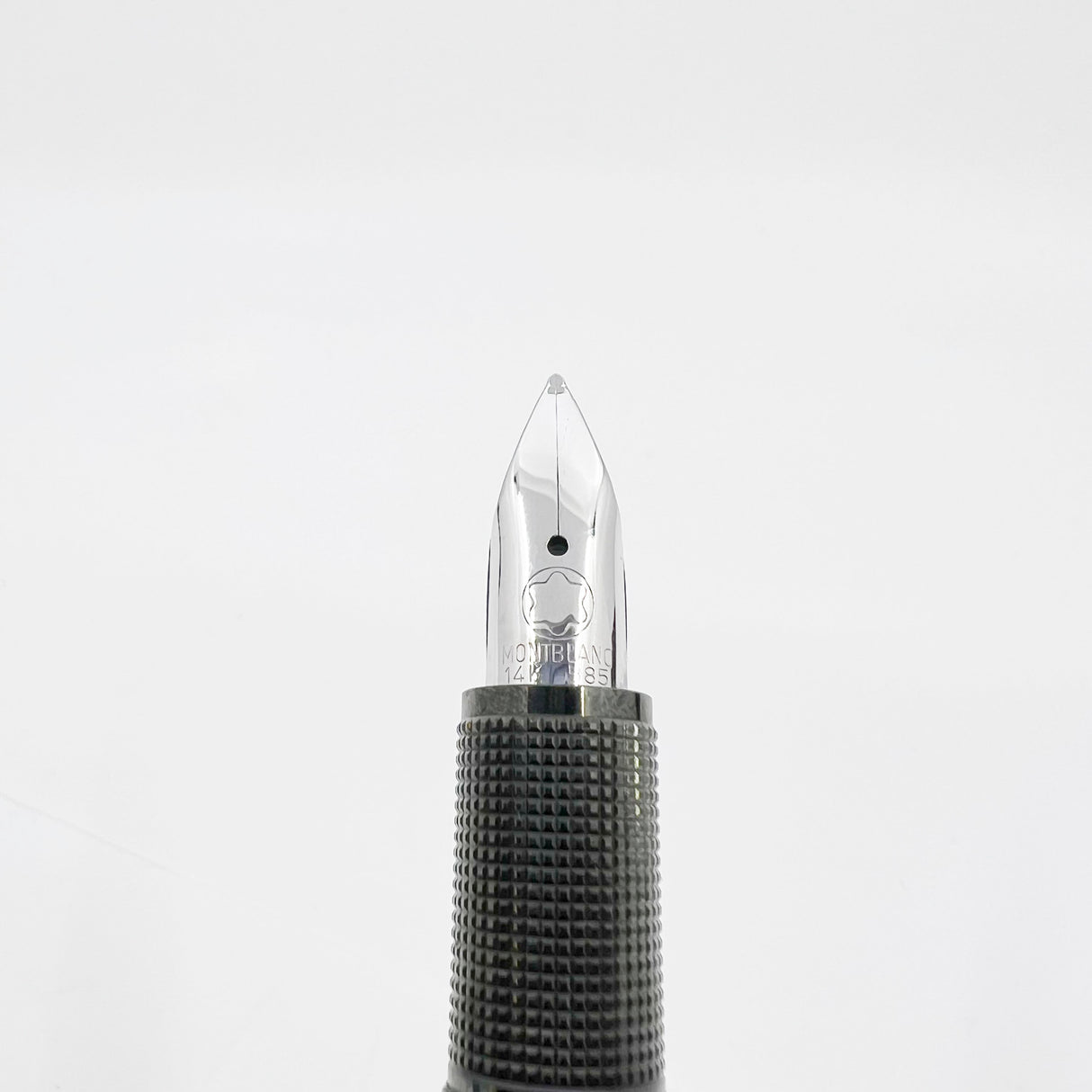 Montblanc Starwalker Black Resin Fountain Pen - Medium 14kt  Gold Nib