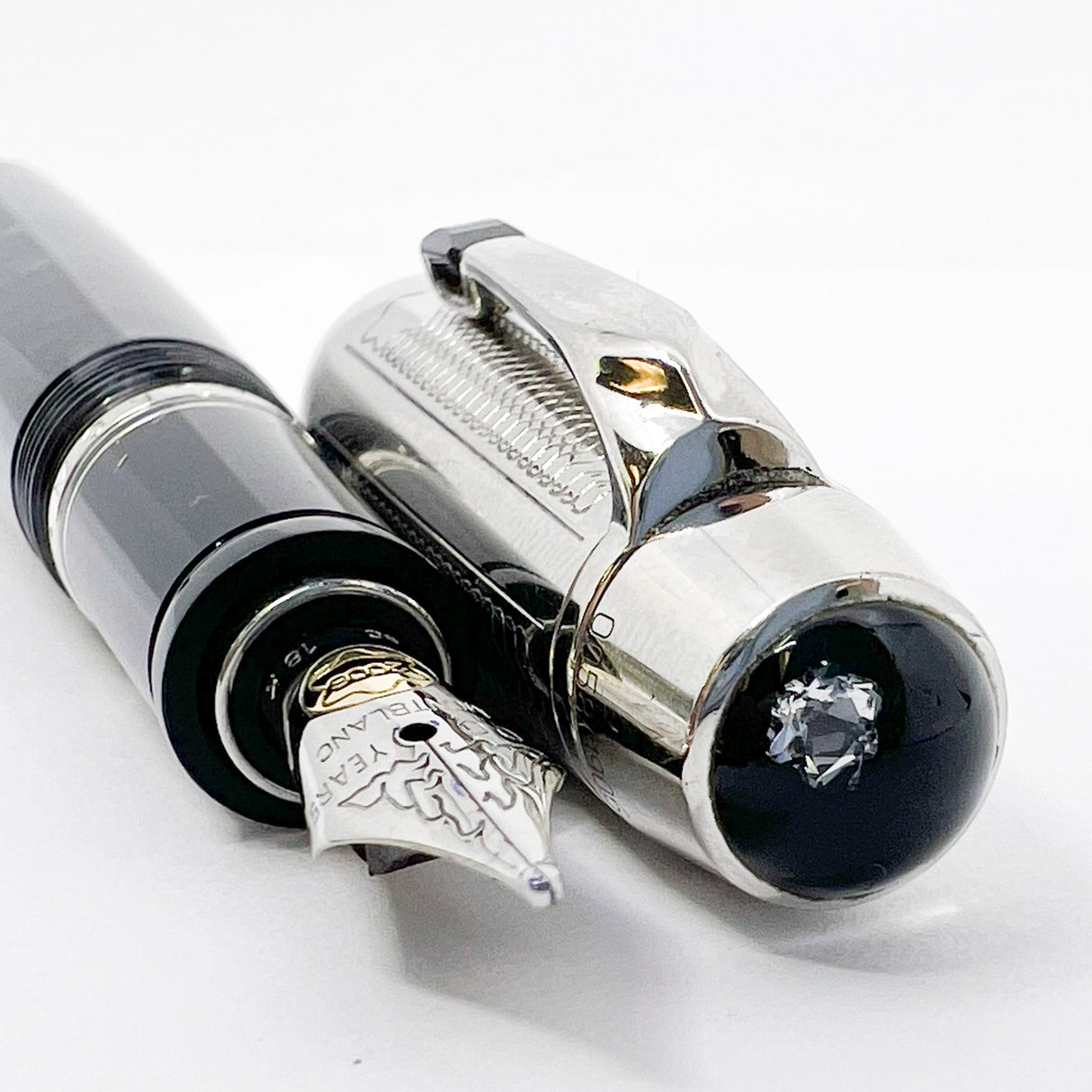 Montblanc Meisterstück Boheme Retractable Nib Soulmakers 100 Years LE 1906 Fountain Pen  - Medium 18kt Gold Nib