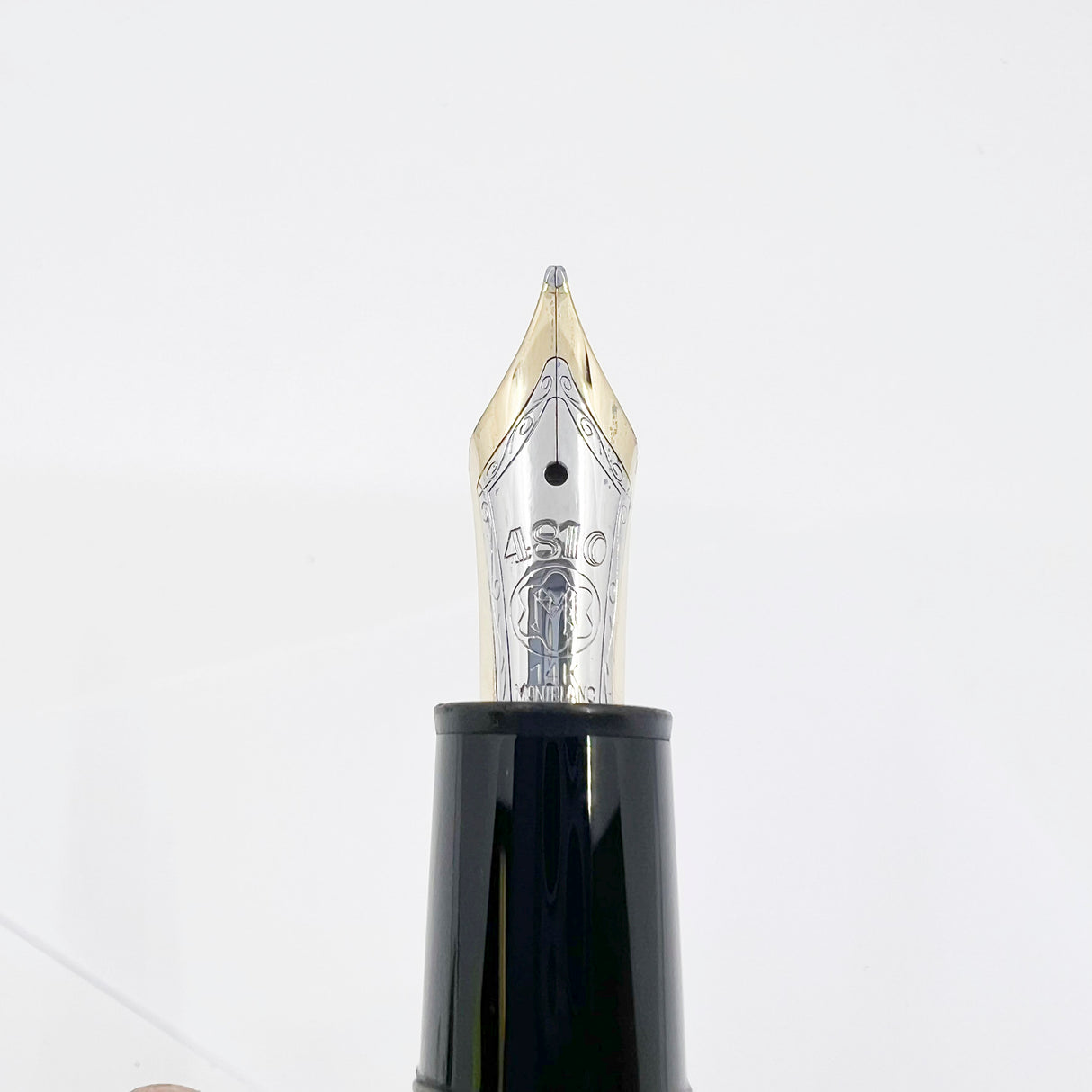 Montblanc Meisterstuck Black Resin #146 LeGrand Fountain Pen  - Broad 14kt  Gold Nib